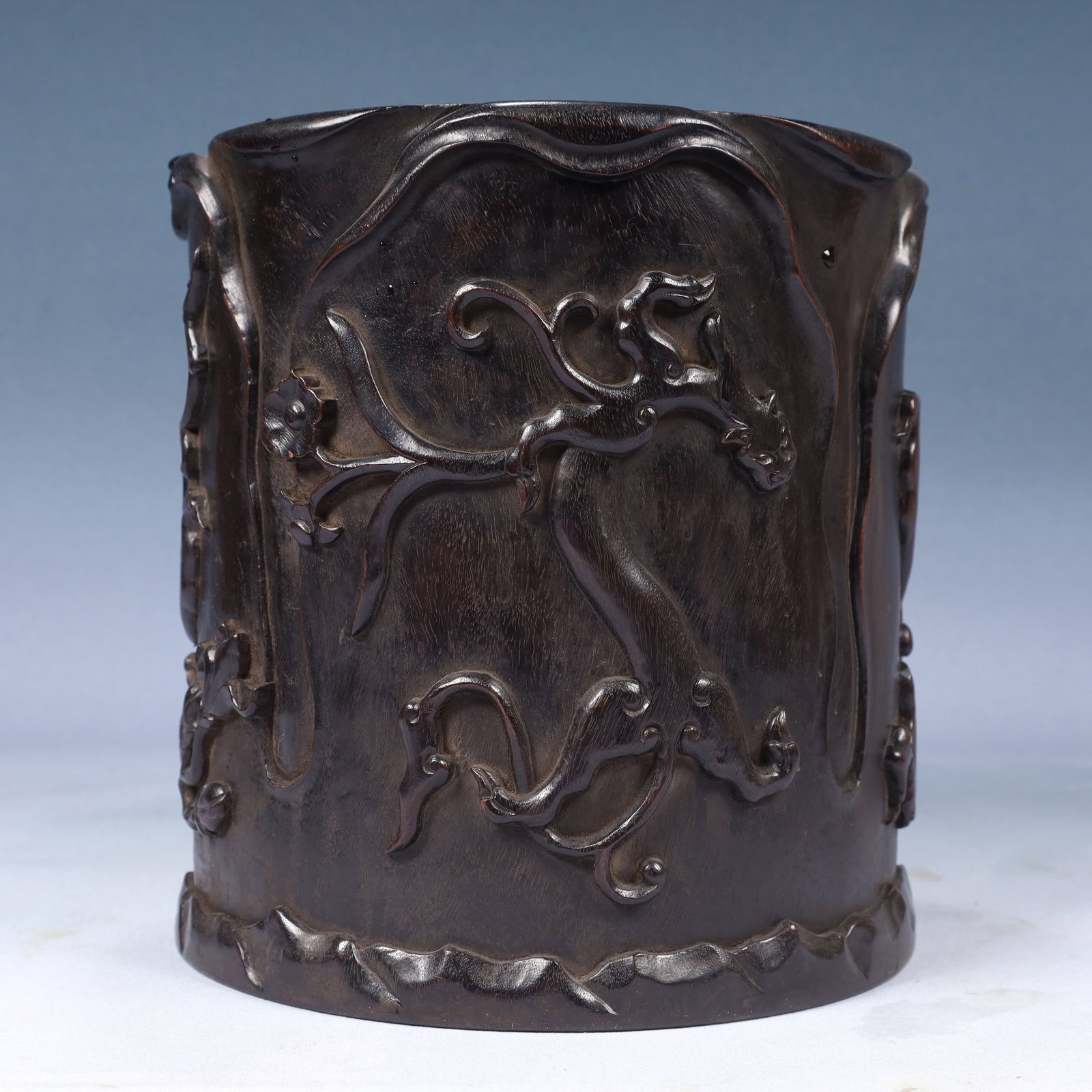 An Exquisite Zitanwood Chi-Dragon Pattern Brush Pot: An Exquisite Zitanwood Chi-Dragon Pattern Brush Pot,Qing Dynasty, China,Size:8.5inx8.9in,Weight:2700g 紫檀木螭龙纹笔筒,中国清代