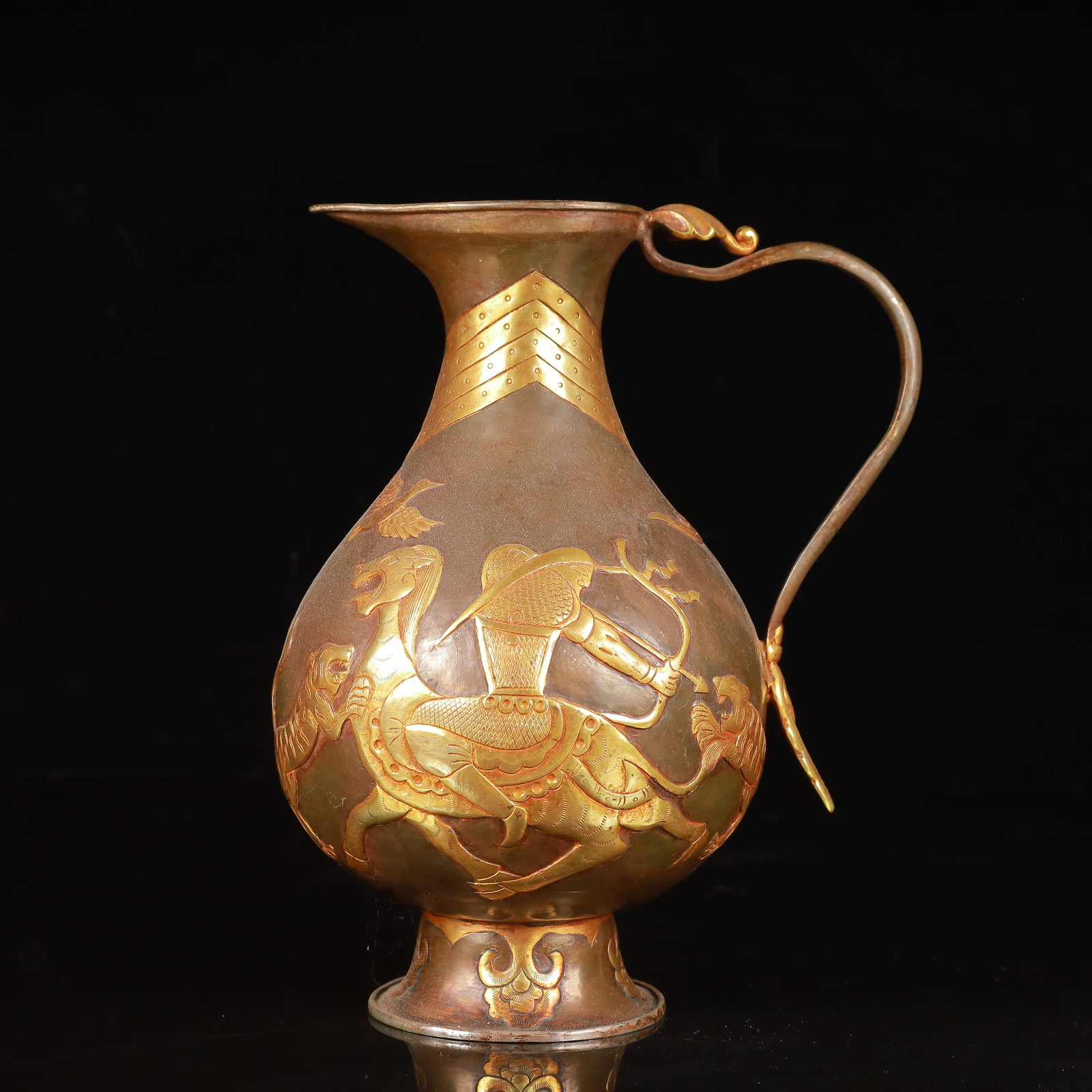 An Exquisite Gilt Silver Figure and Story Pattern Ewer (1 of 13)
