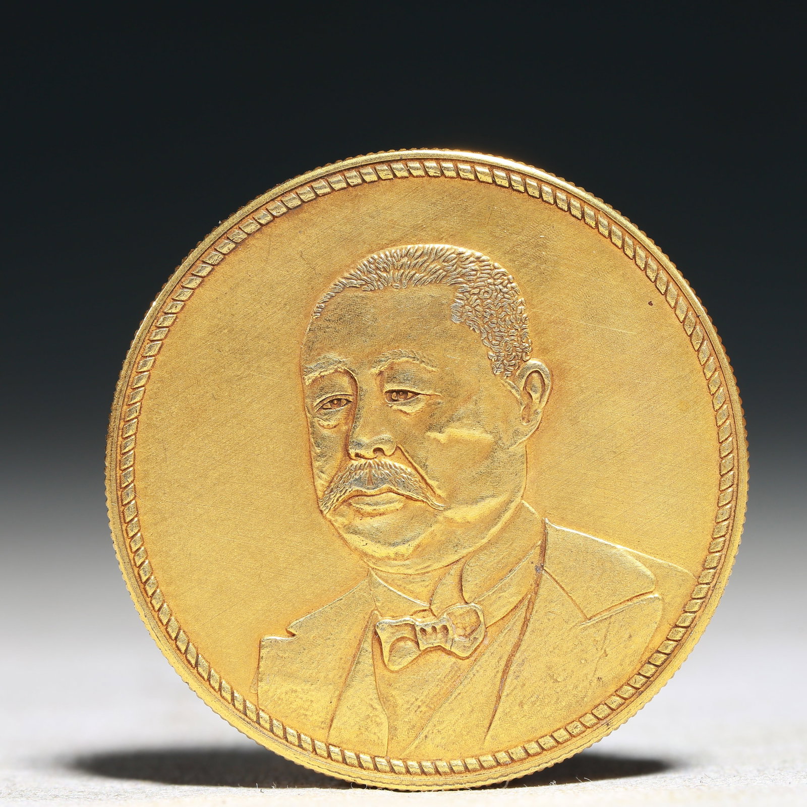 An Exquisite Sterling silver-Gilt gold Coin: An Exquisite Sterling silver-Gilt gold Coin,the Republic of China, China, Size:1.5in Weight:37.5g 纯银鎏金硬币