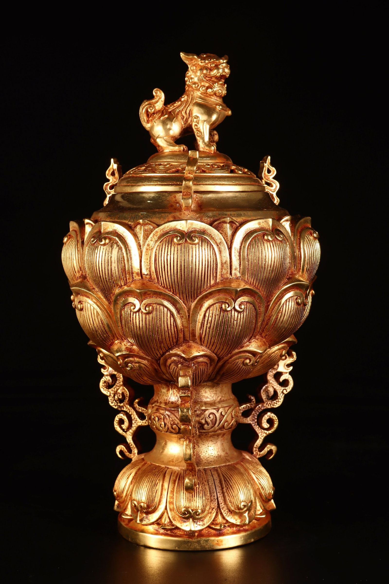 A Rare Gilt Bronze Censer,With Lion Cover: A Rare Gilt Bronze Censer,With Lion Cover,Qing Dynasty,China,Qianlong Four-character Mark,Size:11.8inx6.3inx6.3in,Weight:2000g