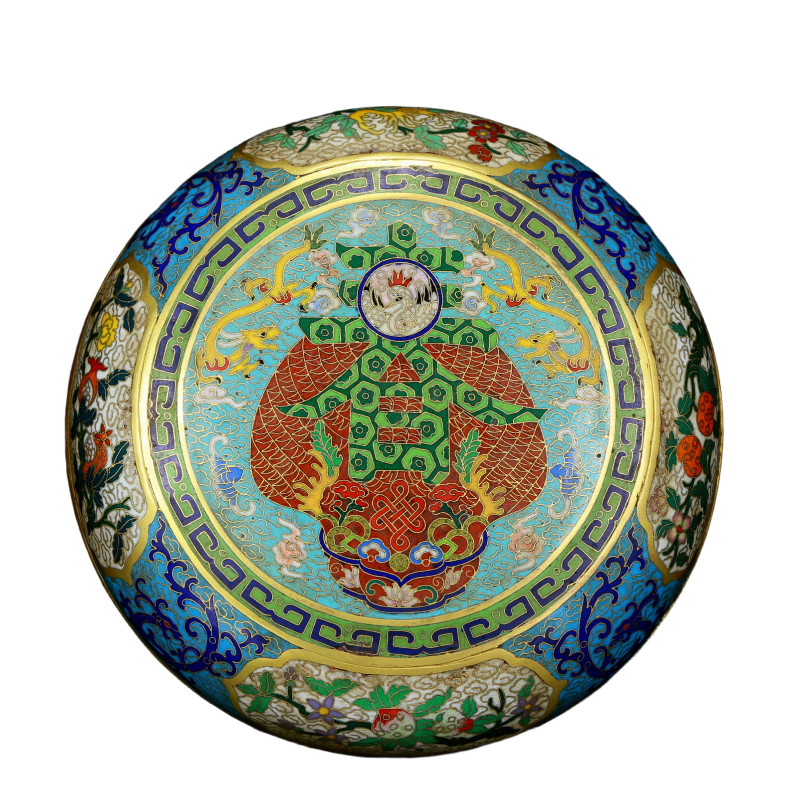 An exquisite cloisonne 'auspicious clouds and dragon' pattern box: An exquisite cloisonne 'auspicious cloud and dragon' pattern box, the application of filigree technology makes the decoration of this collection more detailed and three-dimensional. This collectible