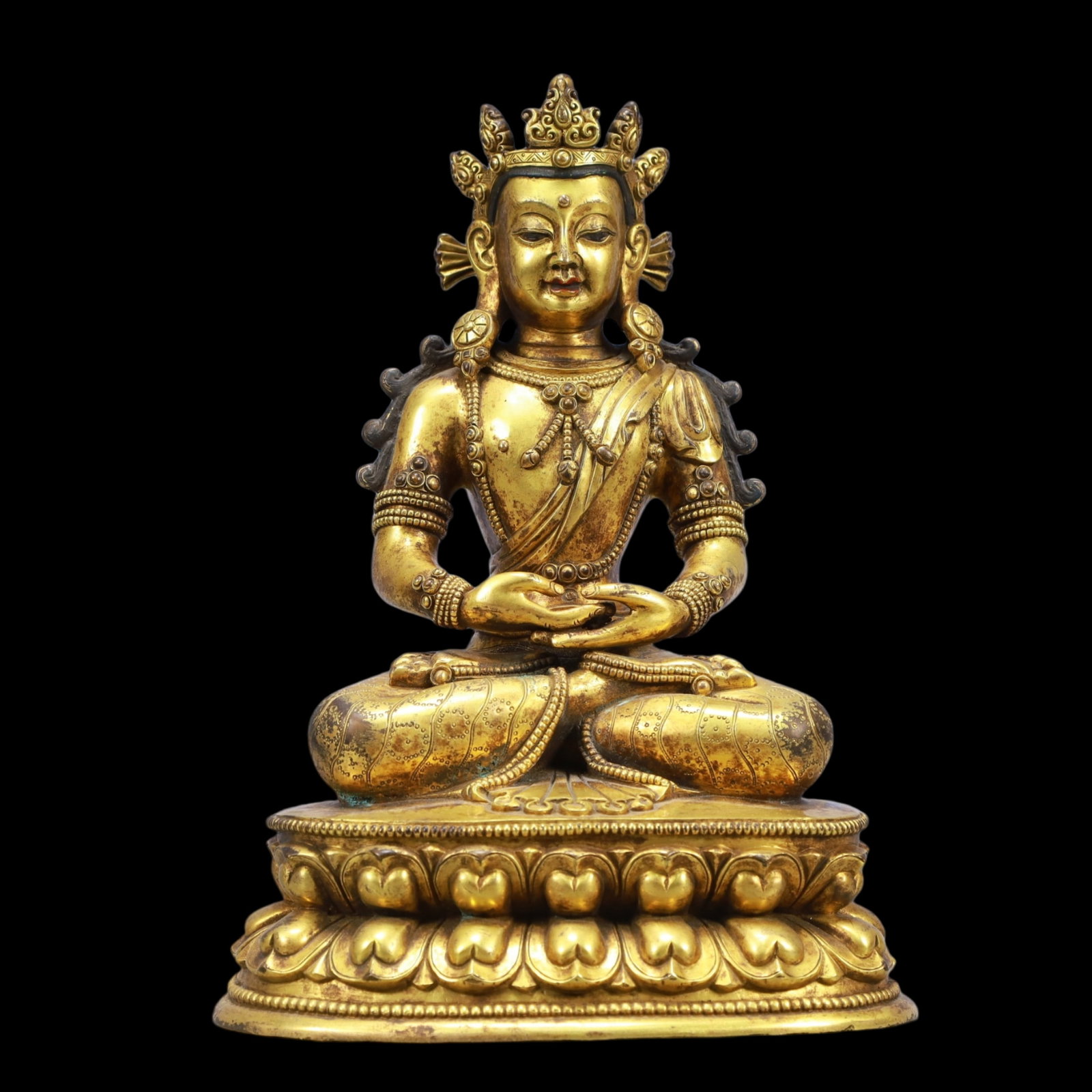 A Solemn Gilt Bronze Statue of Avalokitesvara: A Solemn Gilt Bronze Statue of Avalokitesvara,Ming Dynasty, China,Size:7.1inx5.5inx9.8inWeigh:3750g 铜鎏金观音像,中国明代