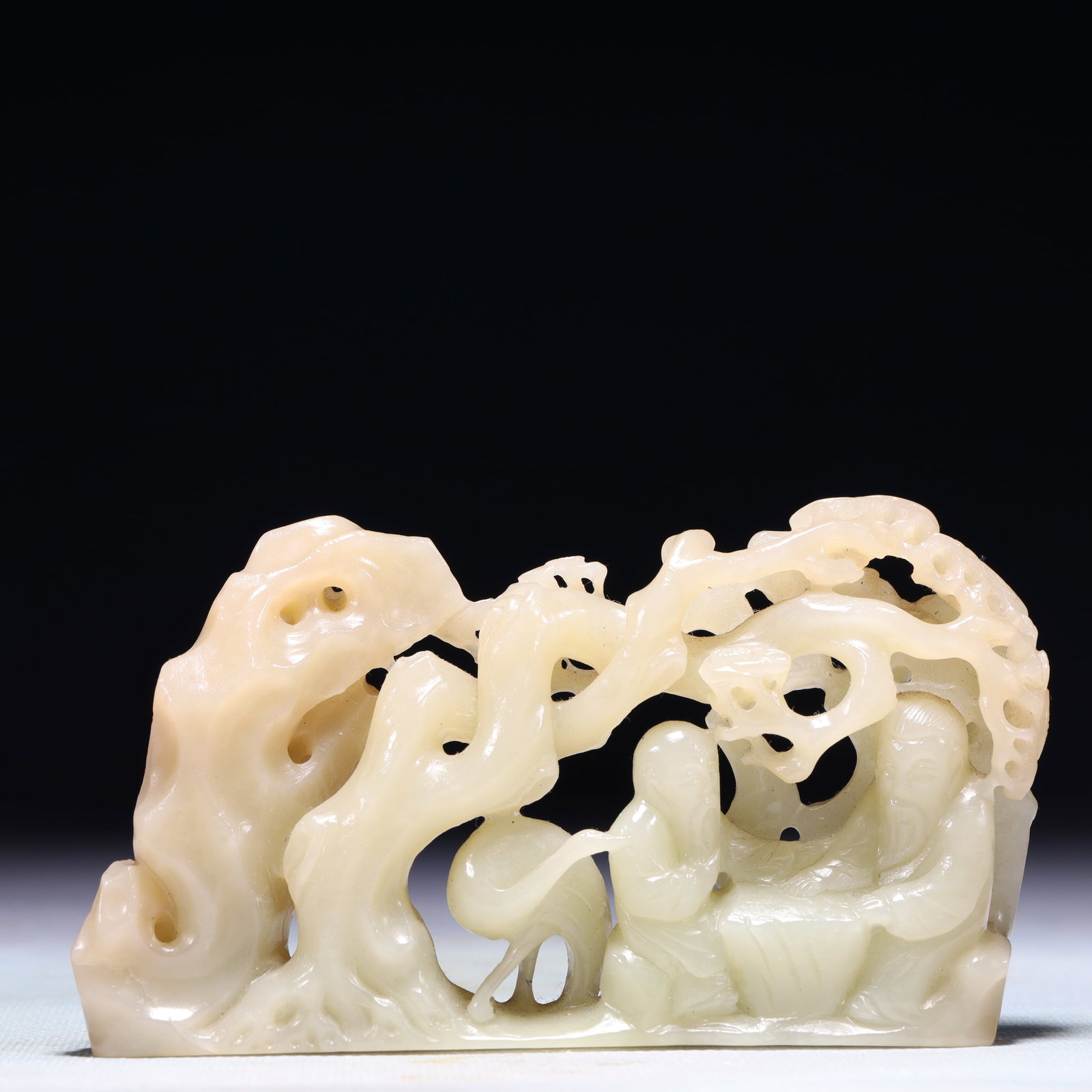 An Exquisite White Jade Figure Pattern Ornament: An Exquisite White Jade Figure Pattern Ornament,Qing Dynasty,China,Size:5.1inx0.8inx3.1in,Weight:304.2g 白玉人物纹摆件,中国清代