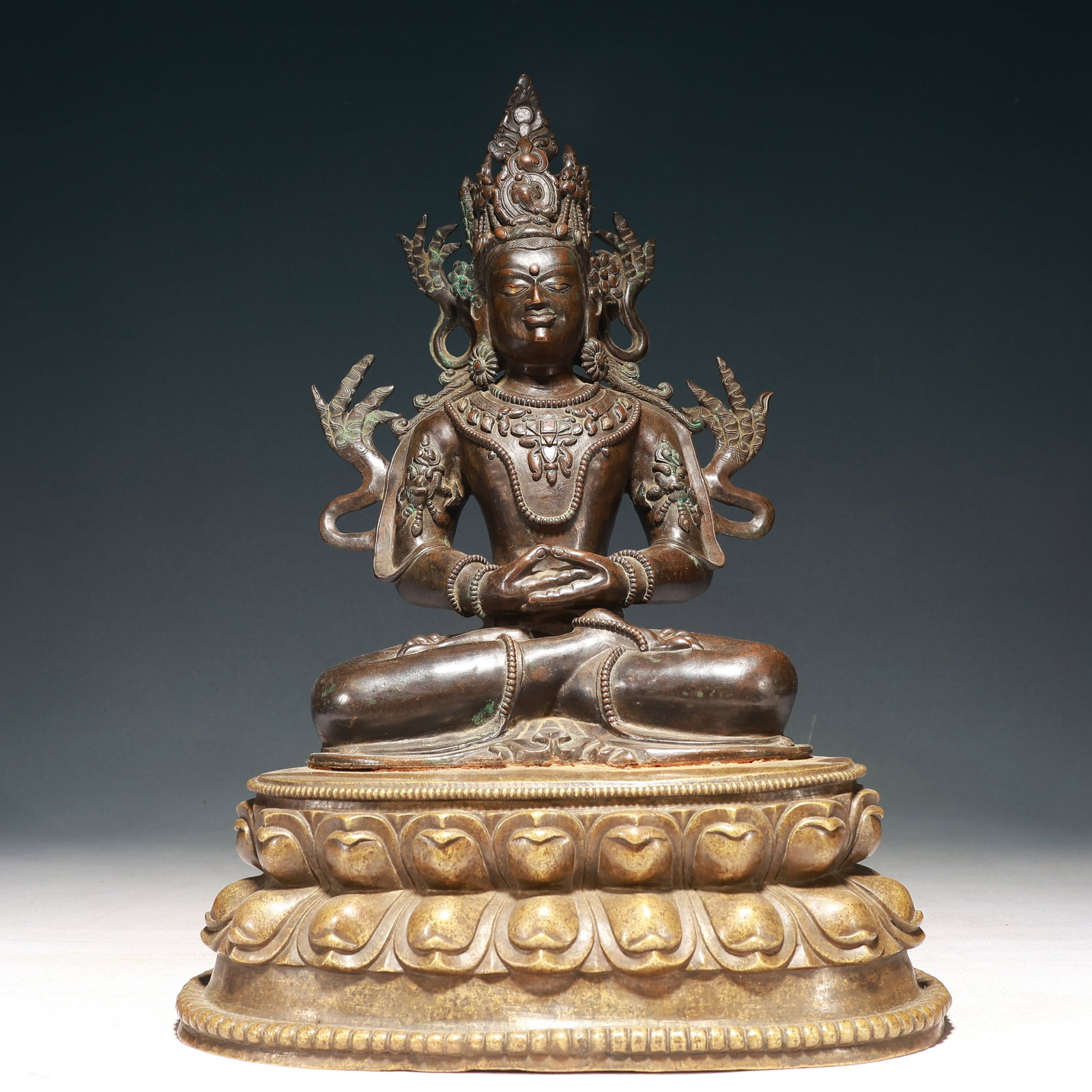 A Solemn Bronze Buddha Statue,With Inscription: A Solemn Bronze Buddha Statue,With Inscription,Qing Dynasty, China,Size:11.8inx7.5inx16.9in,Weight:7600g 铜佛像,带铭文,中国清代