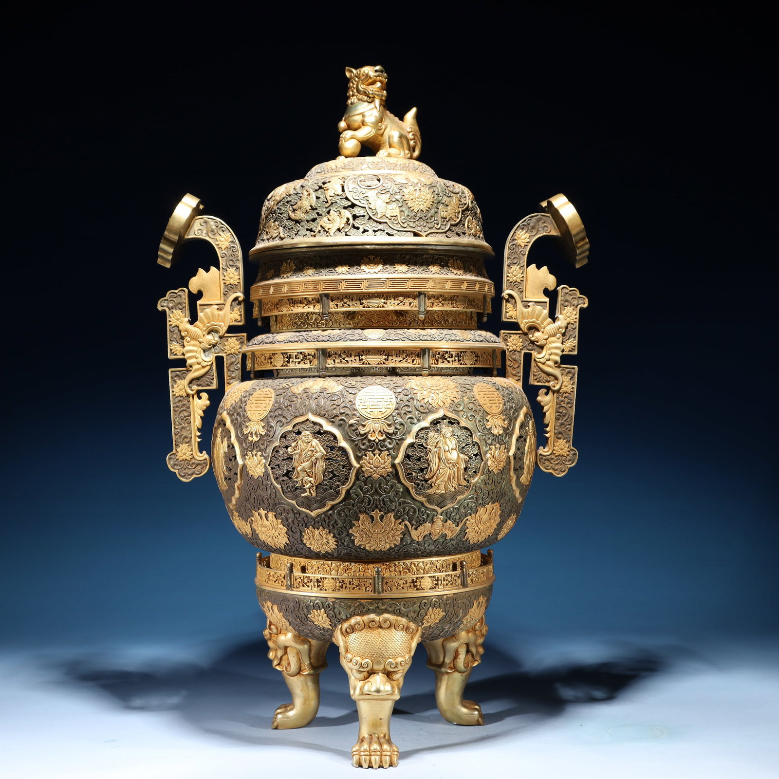 An Exquisite Gilt Bronze Bats and Peach Pattern Double-Ears and Tripod Censer: An Exquisite Gilt Bronze Bats and Peach Pattern Double-Ears and Tripod Censer,Tang Dynasty,China,Zhenguan Four-character Mark,Size:15.7inx11inx25.6in,Weight:19550g 铜鎏金福