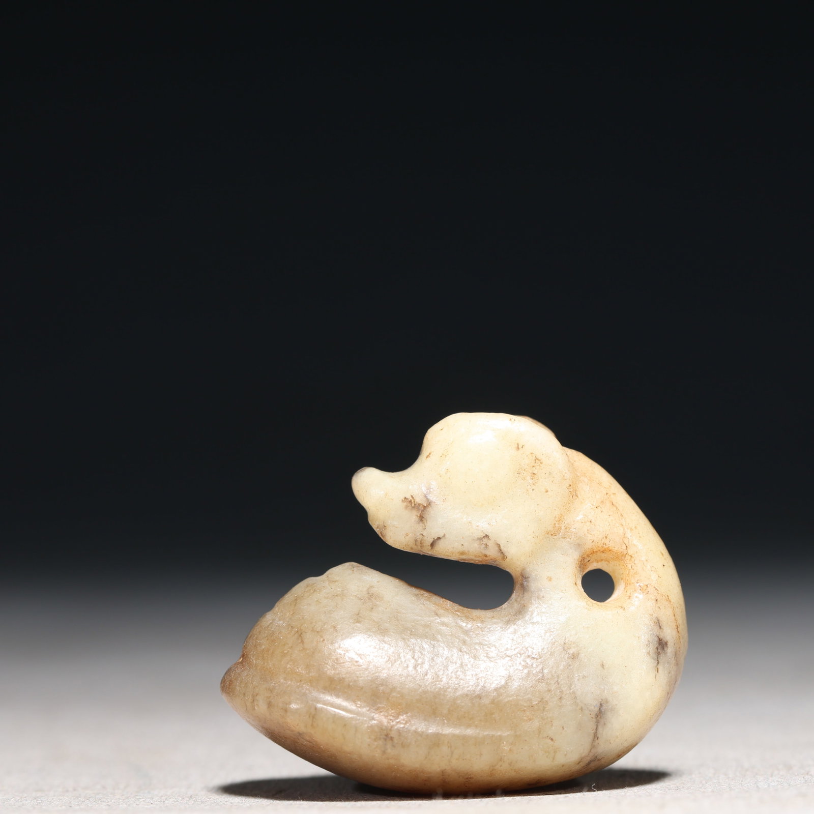 An Archaic Hongshan Culture Yellow Jade Goose Pendant: An Archaic Hongshan Culture Yellow Jade Goose Pendant,Ancient Time, China,Size:1inx1.7inx1.4in Weight:39.6g 红山文化黄玉天鹅挂件,新