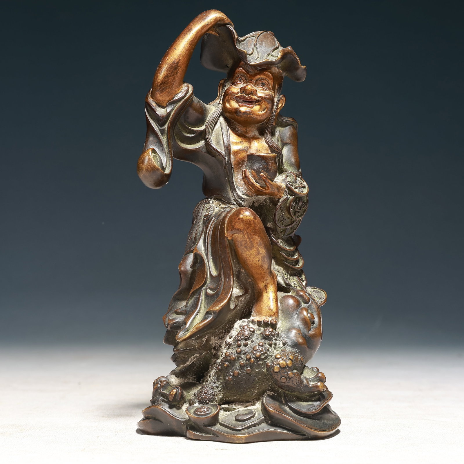 An Exquisite Bronze Golden Toad Figure Ornament: An Exquisite Bronze Golden Toad Figure Ornament,Qing Dynasty,China,Size:3.7inx3.9inx8.3in,Weight:1250g 铜金蟾人物摆件,中国清代