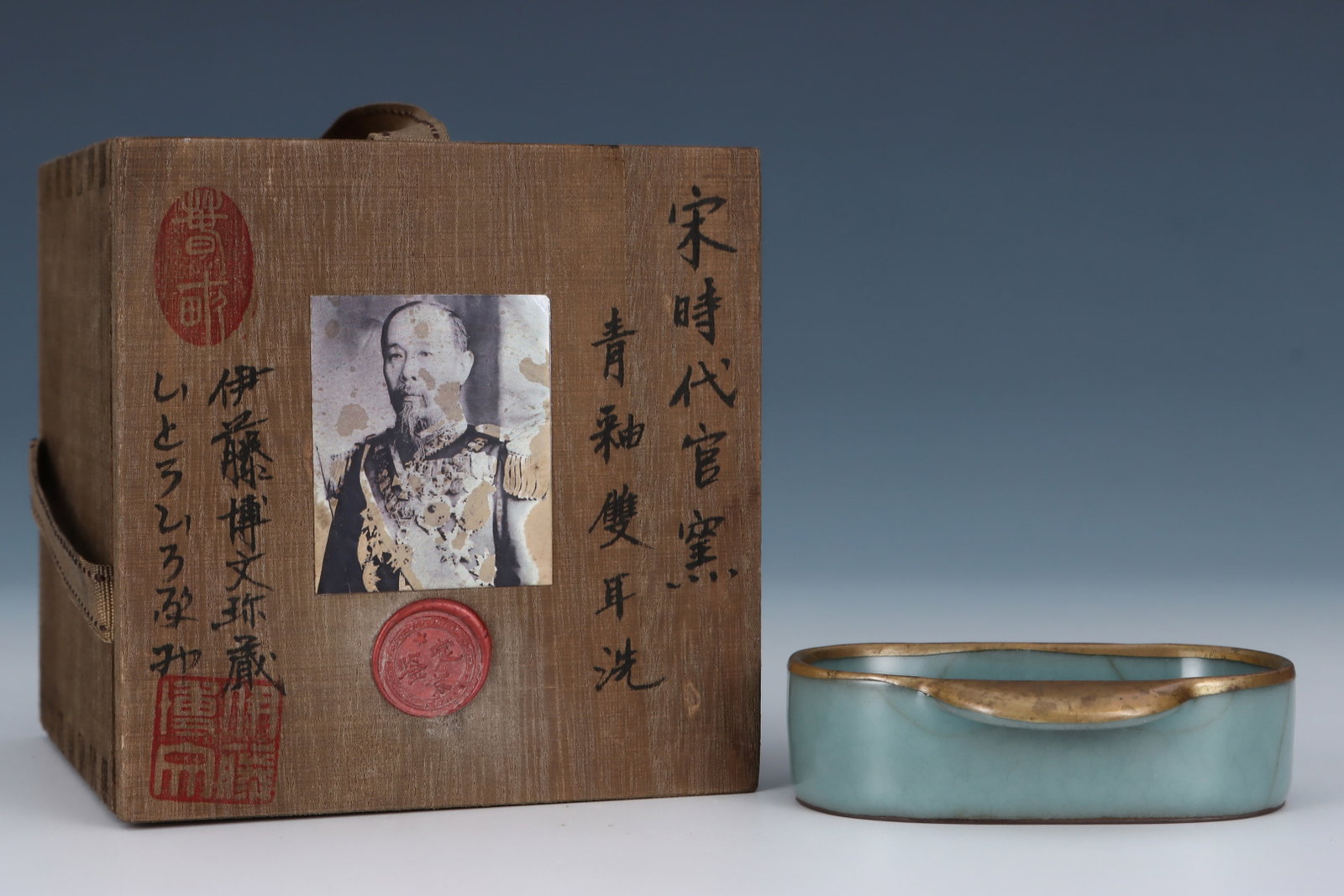 An Exquisite Guan yao Celadon Glazed Cover with Gold Double-Ears Brush Washer,with an Imperial Poem: An Exquisite Guan yao Celadon Glazed Cover with Gold Double-Ears Brush Washer,with an Imperial Poem by Emperor Qianlong,Song Dynasty,China,Size:1.2inx3.9in