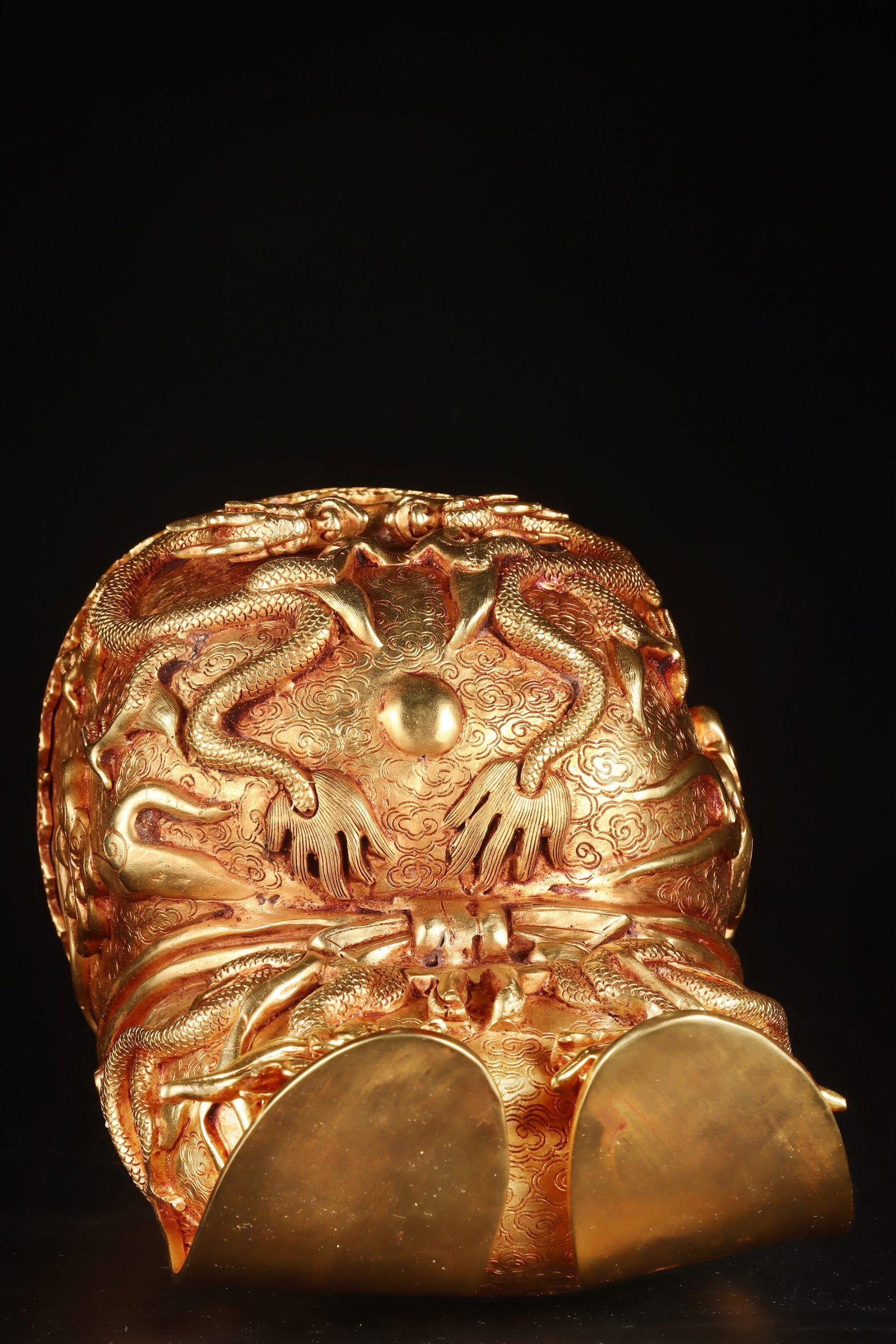 An Exquisite Gilt Bronze Auspicious Cloud and Dragon Pattern Hat - 8