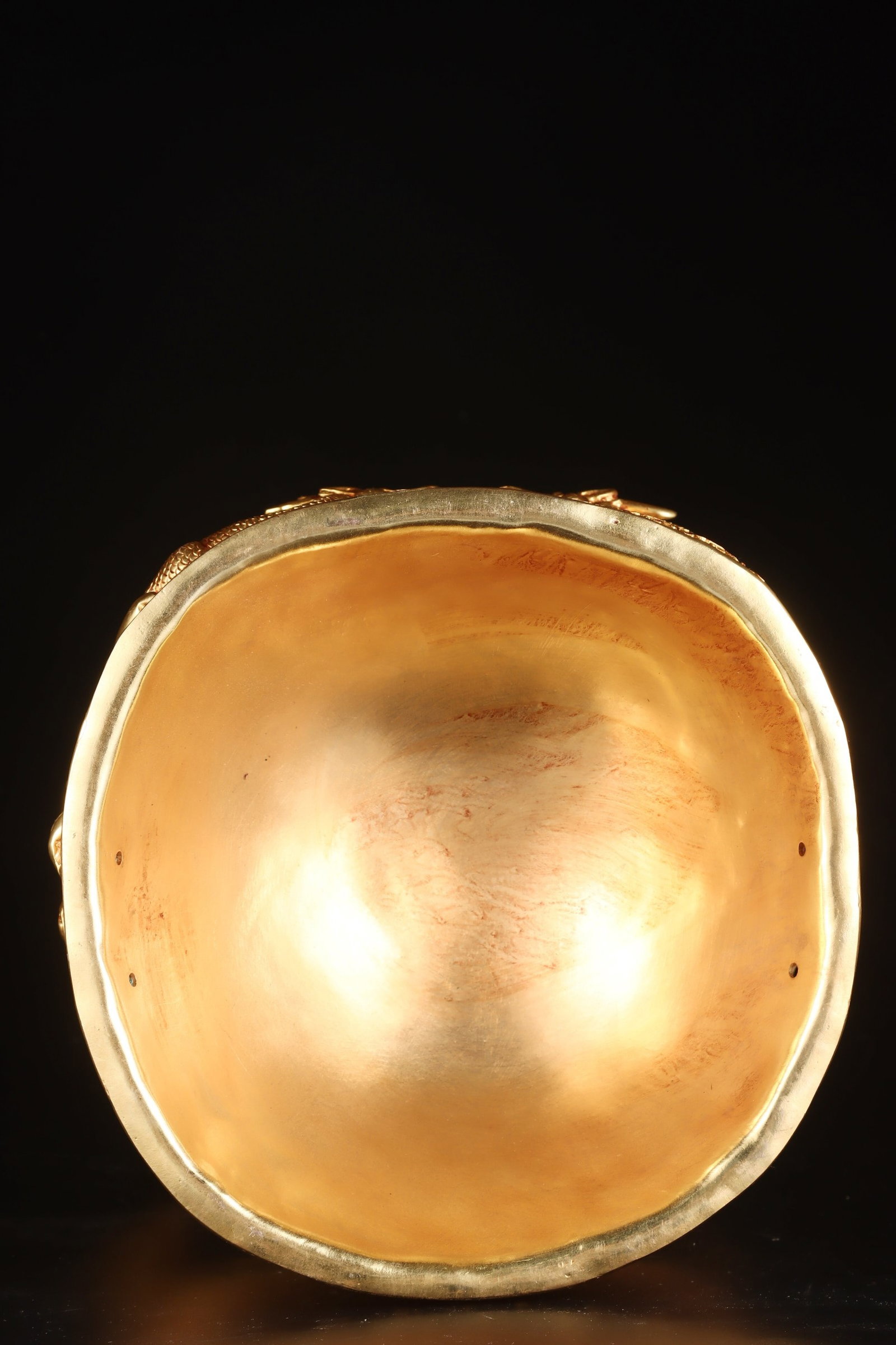 An Exquisite Gilt Bronze Auspicious Cloud and Dragon Pattern Hat - 9