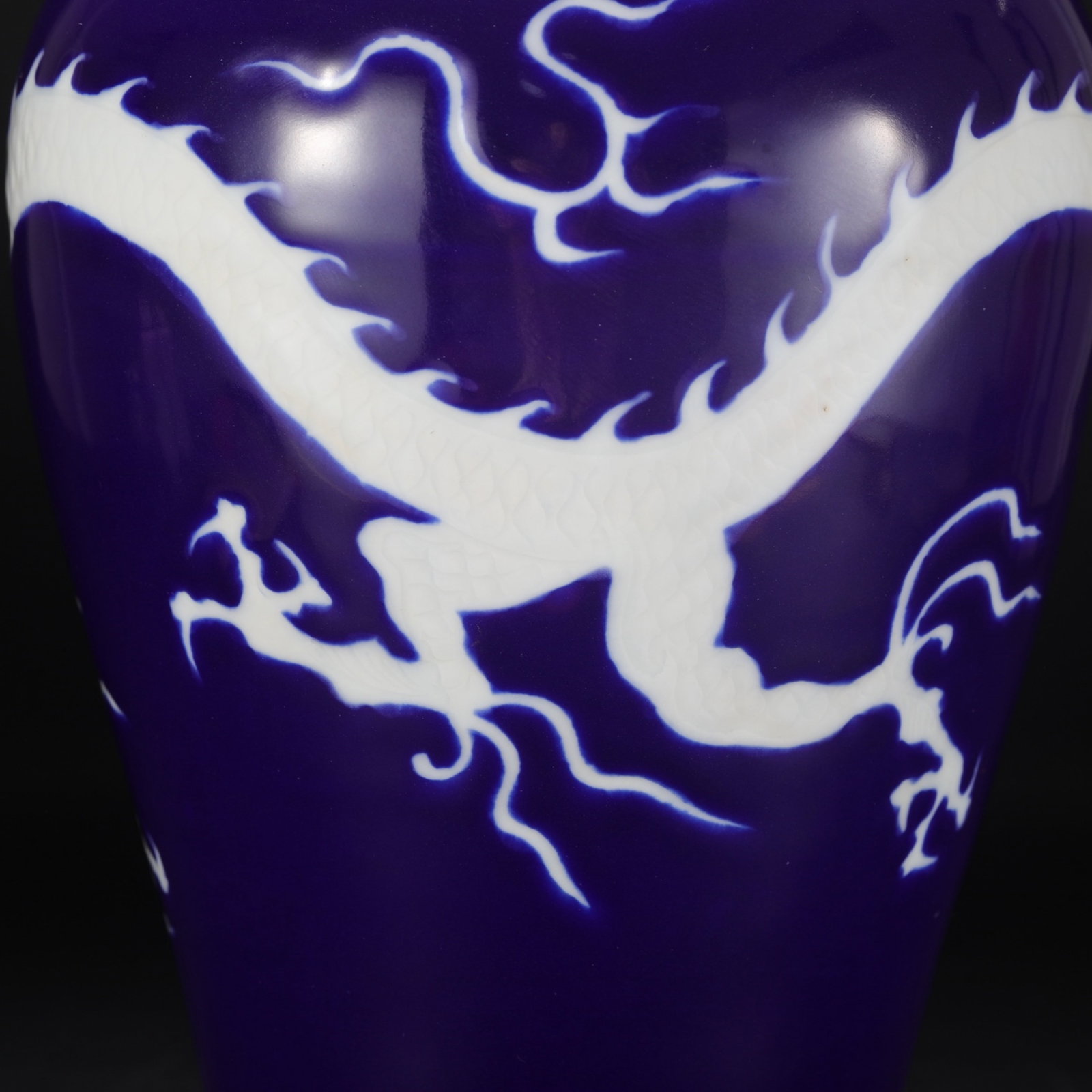A Rare Ji Blue Glazed Dragon Pattern Bottle - 8