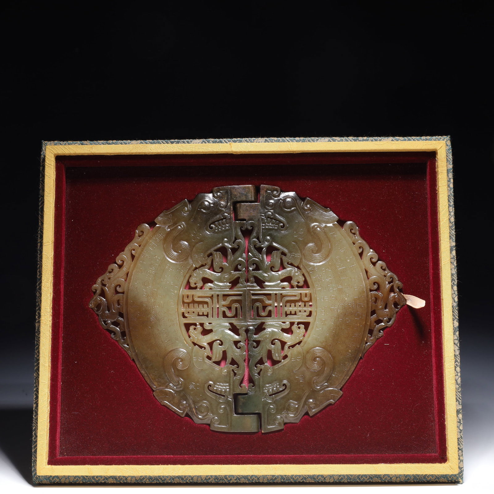 An Exquisite White Jade Dragon Pattern Pendant (1 of 4)