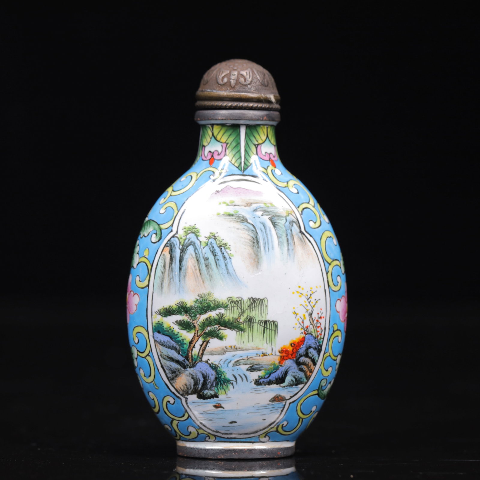 An Exquisite Painted Enamel Landscape Pattern Snuff Bottle: An Exquisite Painted Enamel Landscape Pattern Snuff Bottle,Qing Dynasty, China,Qianlong Four-character Mark,Size:1.6inx0.8inx2.8in,Weight:61g 画珐琅 Landscape Pattern鼻烟