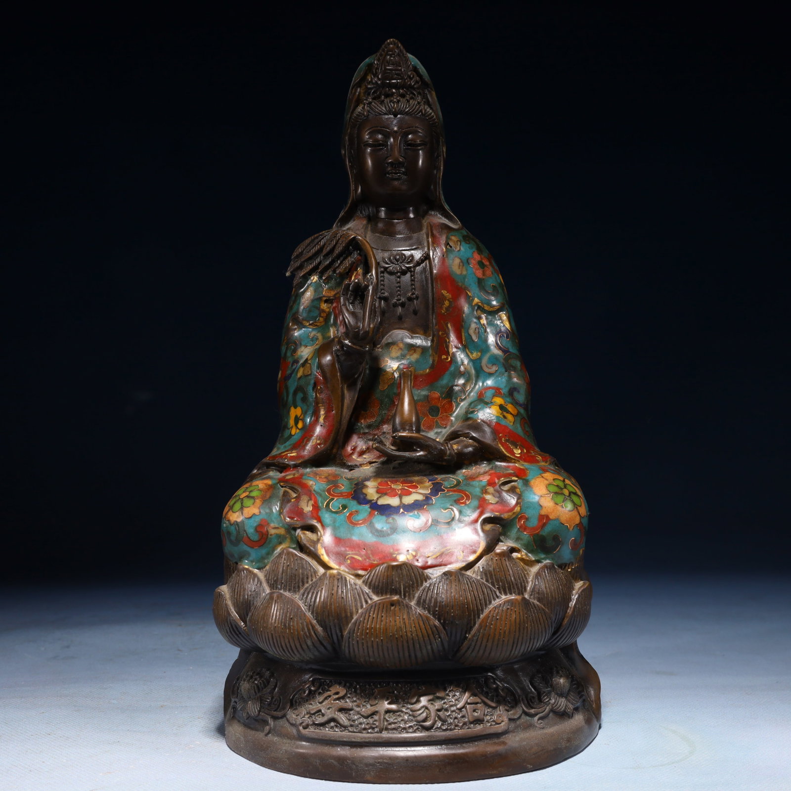 An Exquisite Cloisonne Lotus Pattern Statue of Avalokitesvara Ornament: An Exquisite Cloisonne Lotus Pattern Statue of Avalokitesvara Ornament,Qing Dynasty,China,Qianlong Four-character Mark,Size:11inx5.5inx5.1in,Weight:2700g 景泰蓝缠枝ഫ