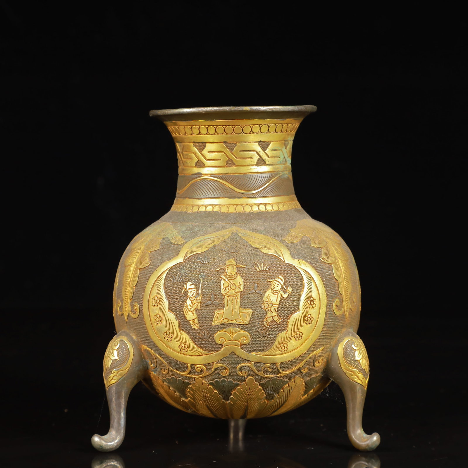 An Exquisite Gilt Silver Figure and Story Pattern Tripod Censer: An Exquisite Gilt Silver Figure and Story Pattern Tripod Censer,Tang Dynasty,China,Zhenguan Four-Character Mark,Size:4.3inx5.5in,Weight:650g 银鎏金人物故事