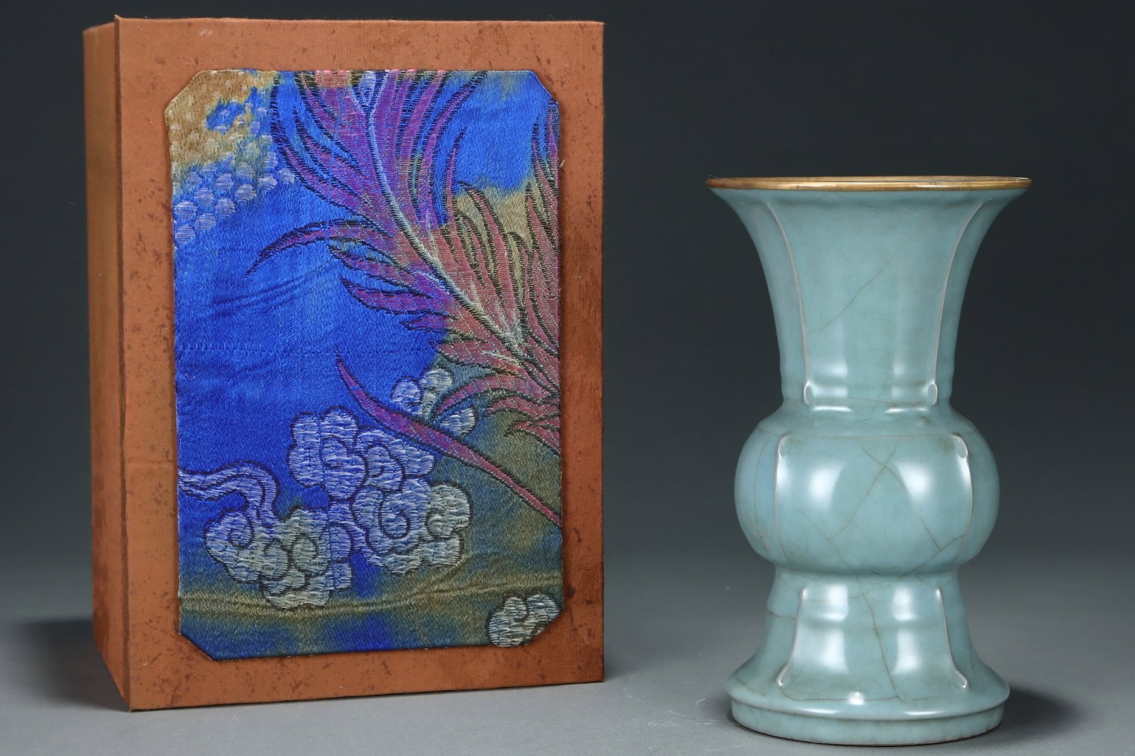 An Exquisite Guan yao Celadon Glazed Cover with Gold Vase,with an Imperial Poem by Emperor Qianlong: An Exquisite Guan yao Celadon Glazed Cover with Gold Vase,with an Imperial Poem by Emperor Qianlong,Song Dynasty,China,Size:8.7inx5.1in 官窑粉青釉金口瓶