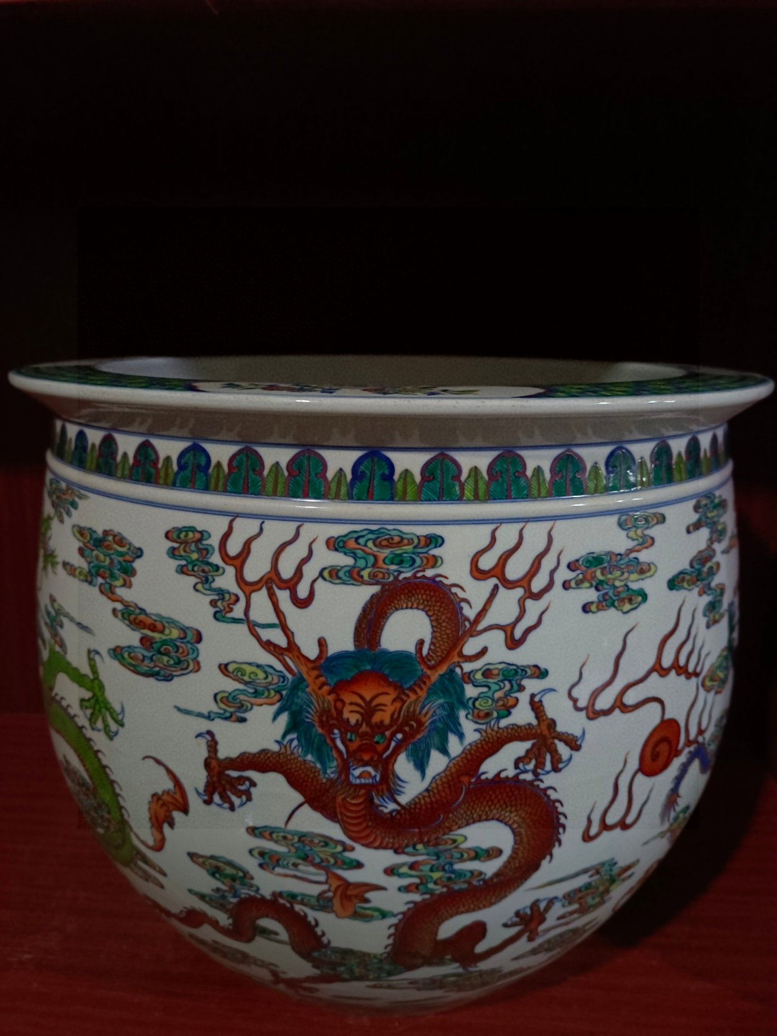 An Exquisite Famille-Rose Bats Auspicious Cloud and Dragon Pattern Vat: An Exquisite Famille-Rose Bats Auspicious Cloud and Dragon Pattern Vat,Qing Dynasty,China,Qianlong Six-character Mark,Size:15.4inx17.3inx9.6in 粉彩蝙蝠祥云龙&