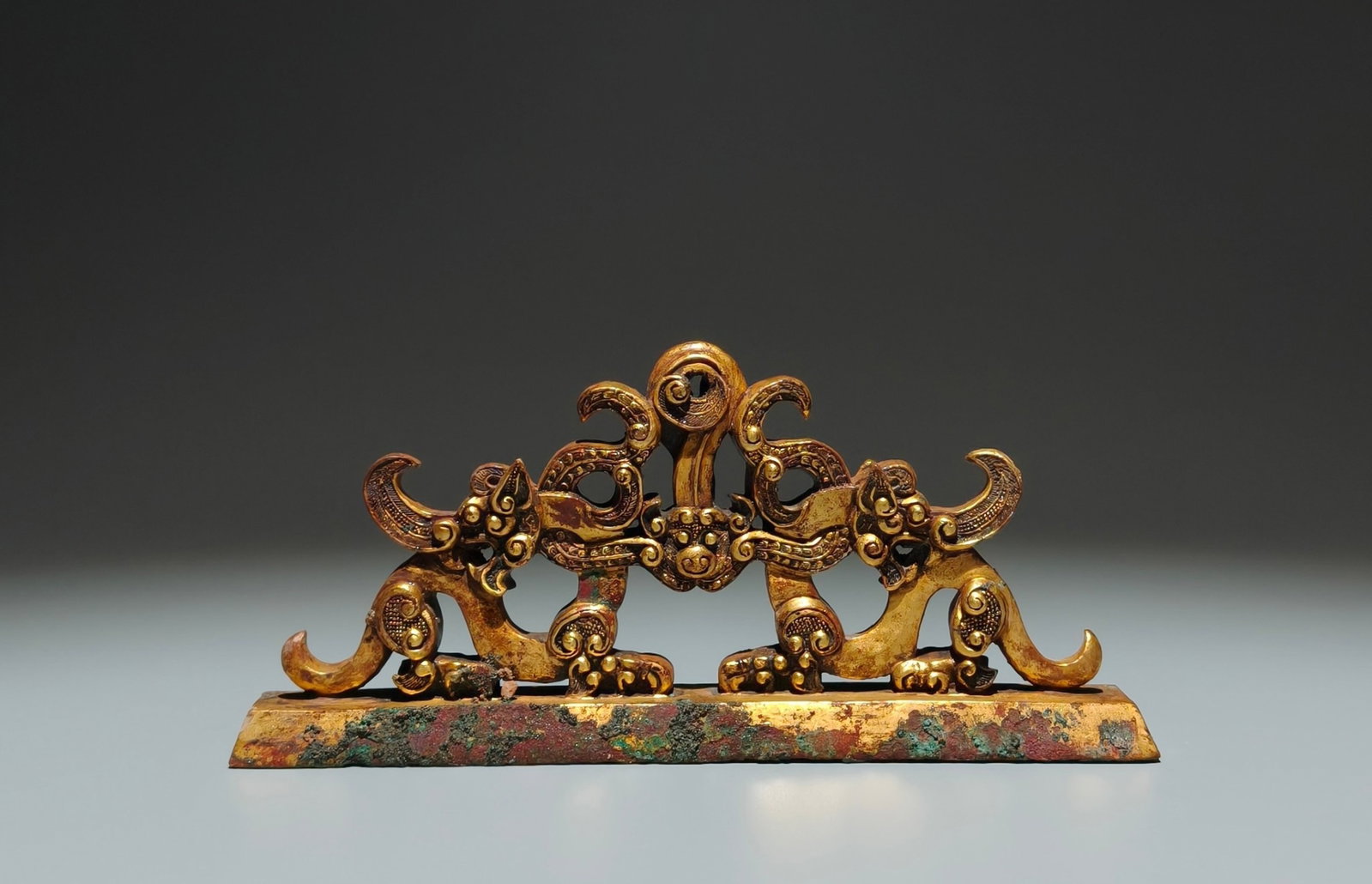 An Exquisite Gilt Bronze Chi-Dragon Pattern Brush Holder (1 of 9)