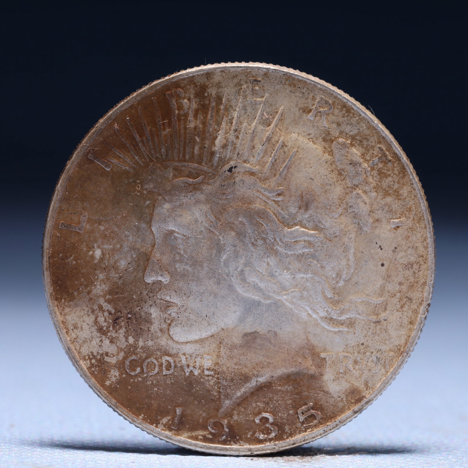Liberty In God We Trust 1935 Sterling Silver One Dollar Coin (1 of 2)