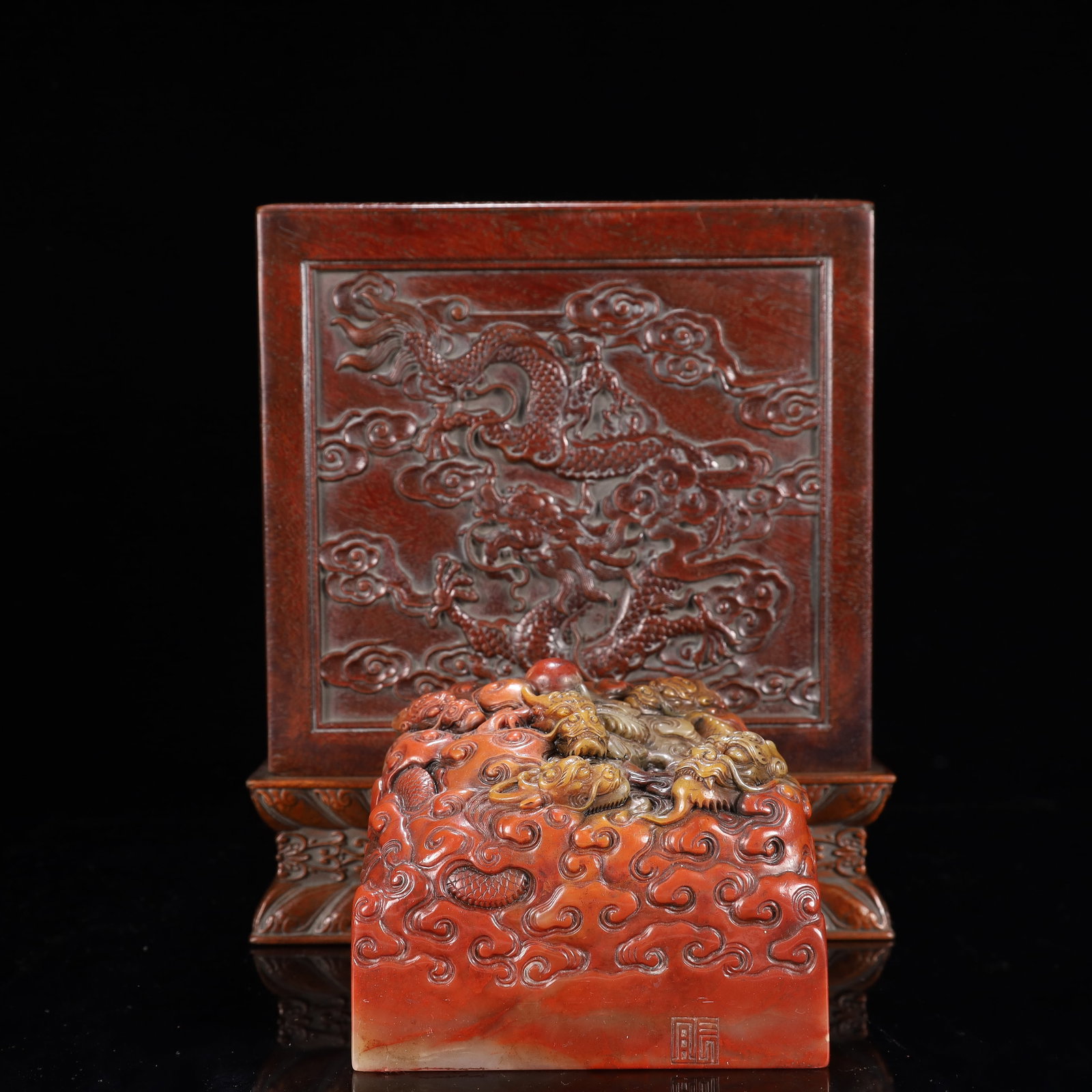 An Exquisite Shoushan Stone Auspicious Cloud and Dragon Pattern Seal: An Exquisite Shoushan Stone Auspicious Cloud and Dragon Pattern Seal,Qing Dynasty, China,Qianlong Mark,Size:4.3inx3.1in,(Box)7.5inx8.7in,Weight:2150g 寿山石祥云龙&#