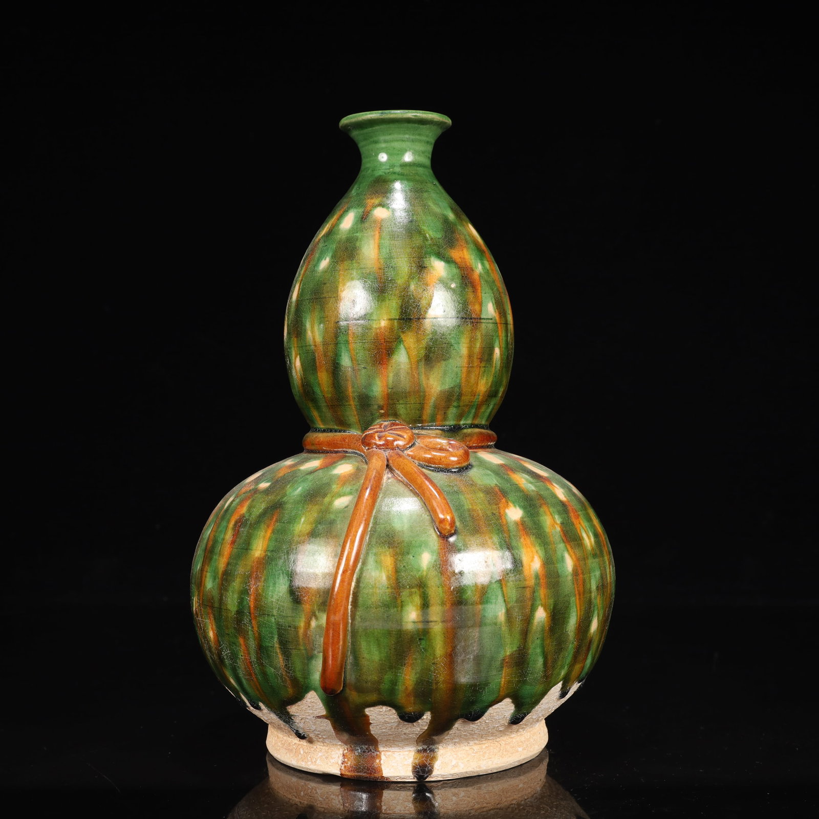 A Rare Tang Tri-Color Glazed Pottery Gourd-Shaped Vase (1 of 11)