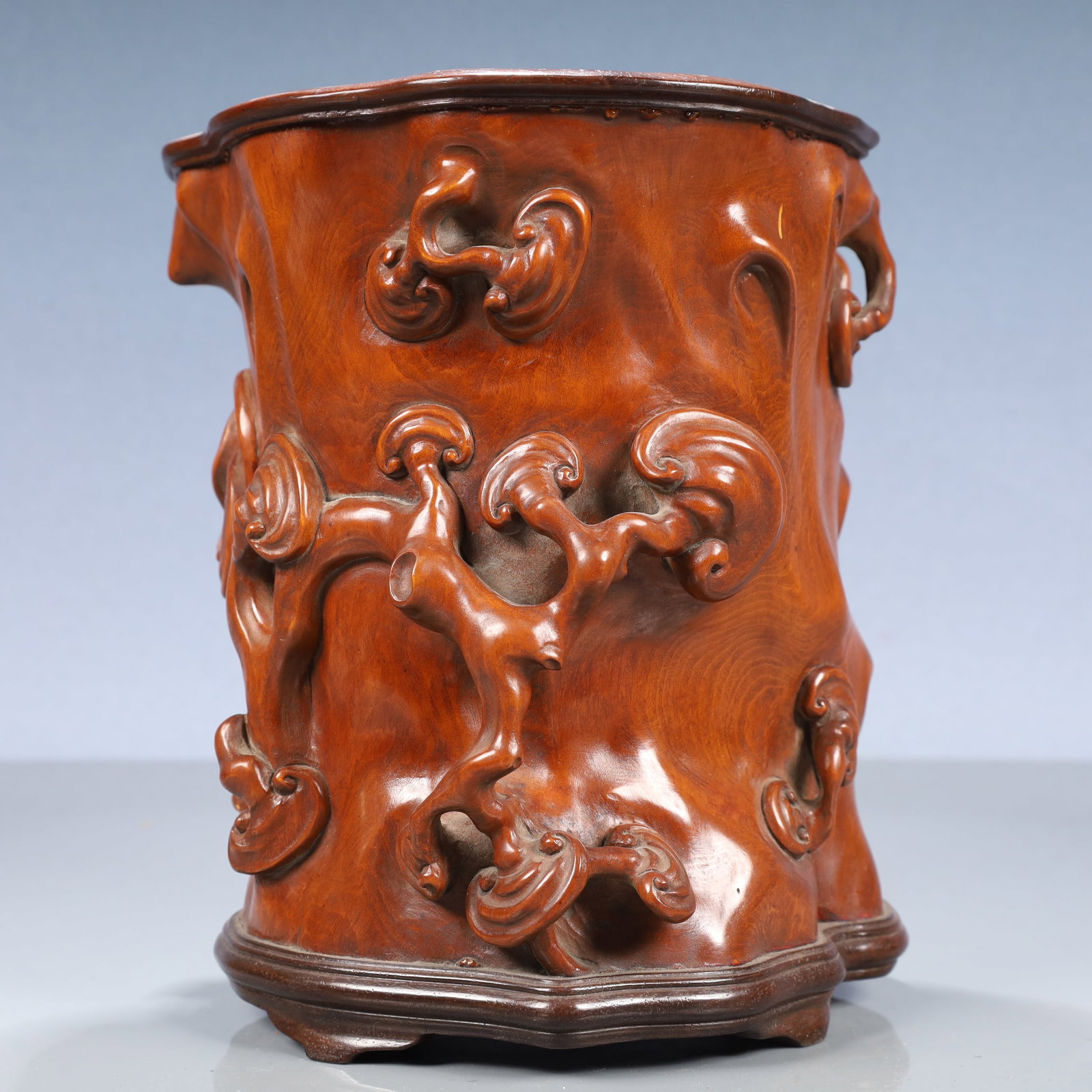 An Exquisite Boxwood Ganoderma lucidum Pattern Brush Pot: An Exquisite Boxwood Ganoderma lucidum Pattern Brush Pot,Qing Dynasty, China,Size:7.1inx6.7inx8.3in,Weight:1650g 黄杨木灵芝纹笔筒,中国଀