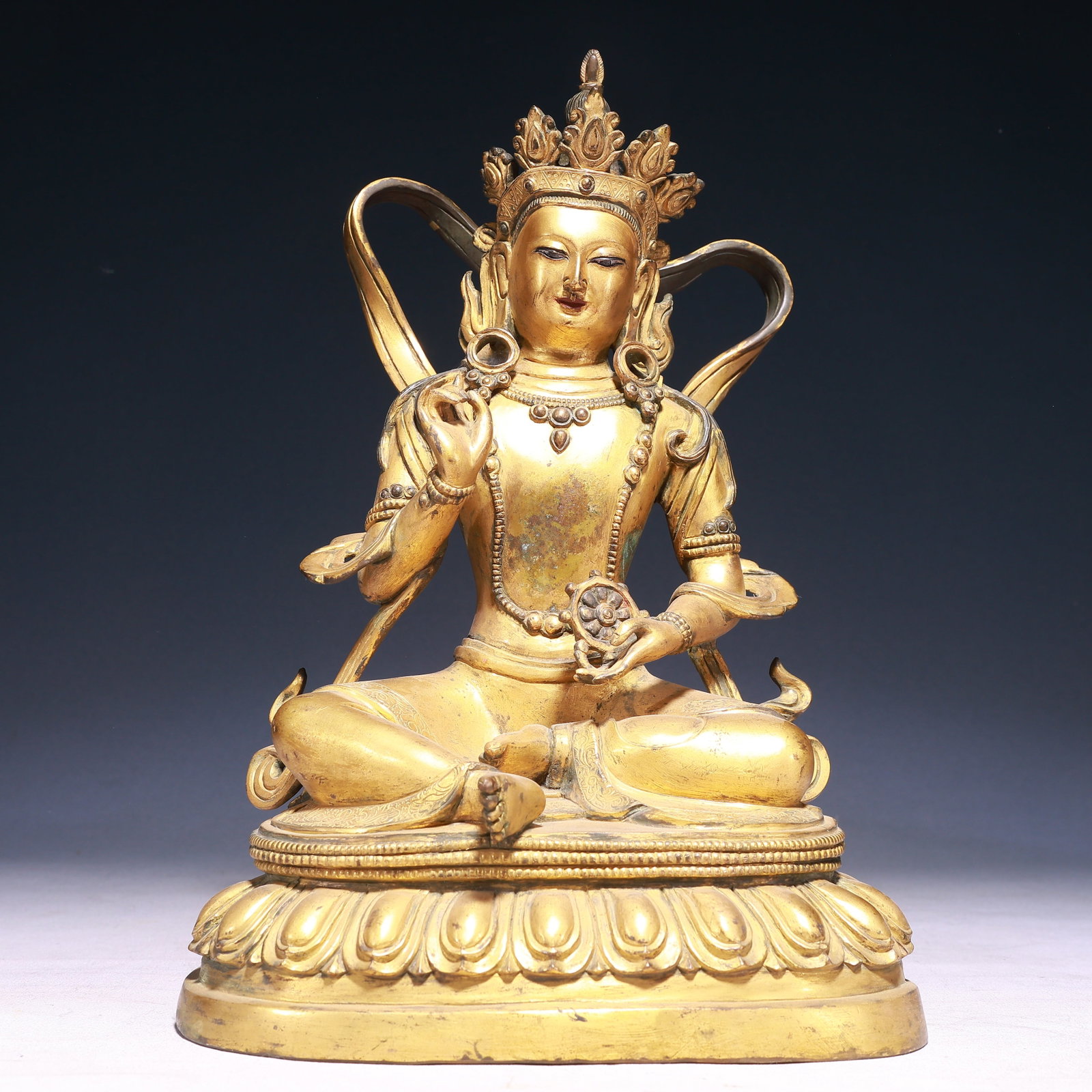 A Solemn Gilt Bronze Statue of Tara: A Solemn Gilt Bronze Statue of Tara,Qing Dynasty,China,Size:8.7inx7.1inx13.4in,Weight:7350g 铜鎏金度母像,中国清代