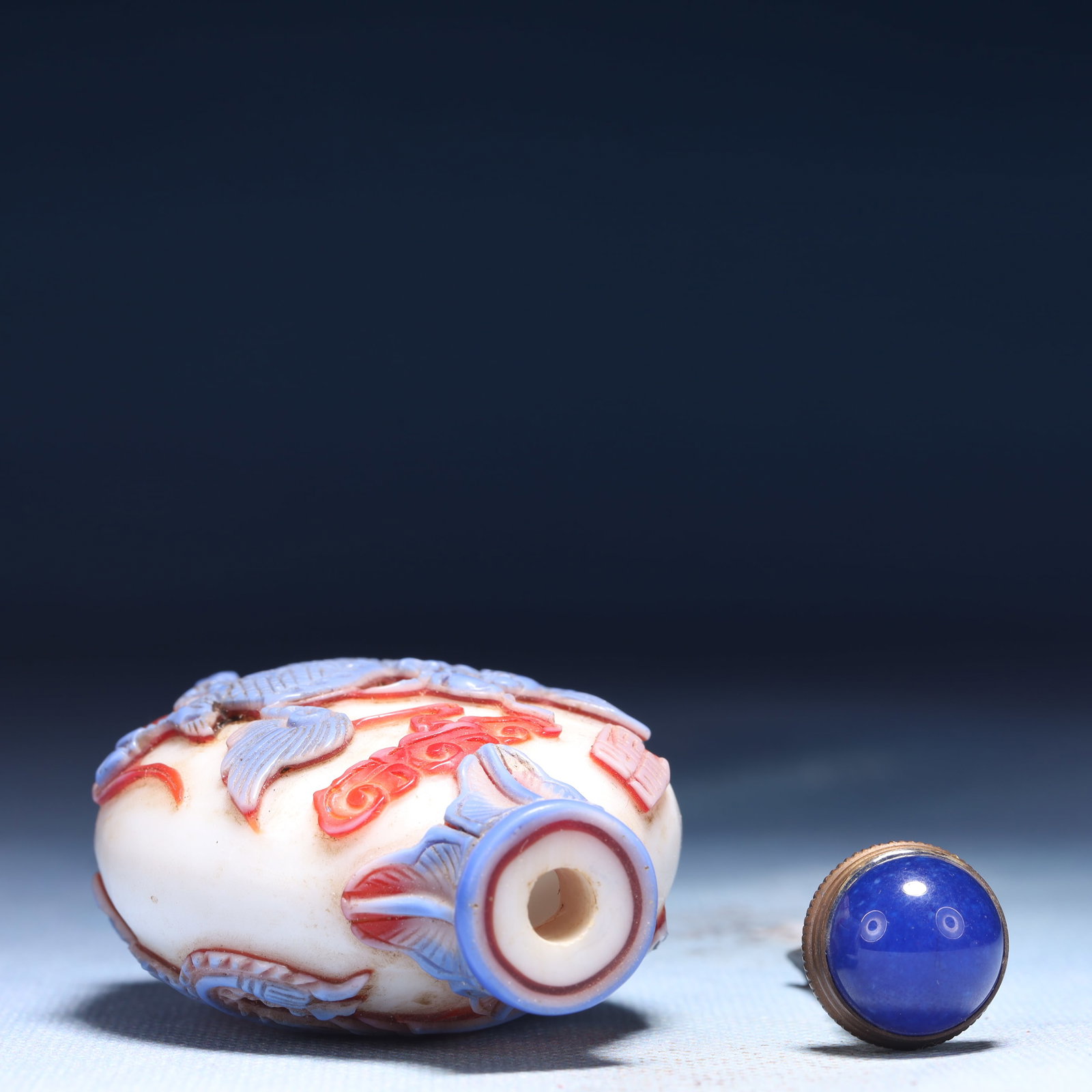 An Exquisite Glass Auspicious Beast Pattern Snuff Bottle - 5