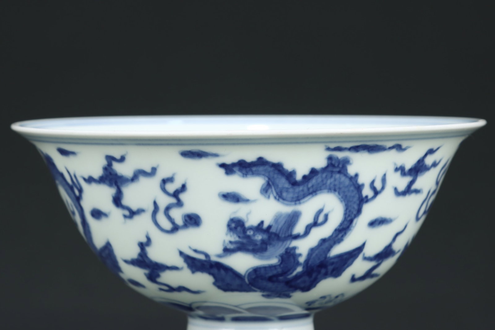 An Exquisite Blue and White Auspicious Cloud and Dragon Pattern Stem Bowl - 4