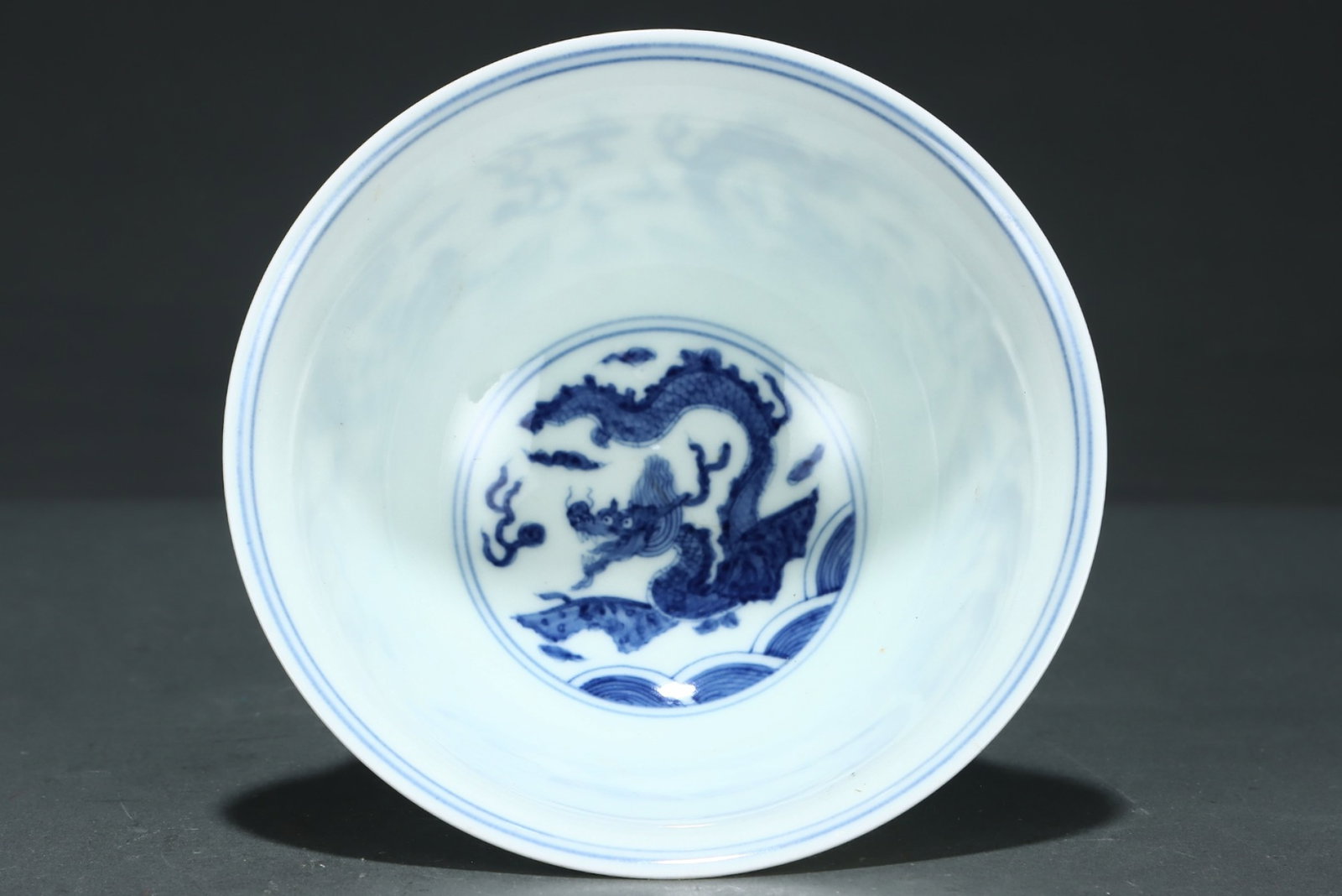 An Exquisite Blue and White Auspicious Cloud and Dragon Pattern Stem Bowl - 6