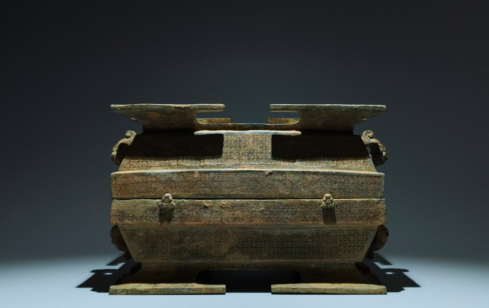 An Archaic Bronze Cloud and Thunder Pattern Beast-Ears Food Vessel,With Inscription: An Archaic Bronze Cloud and Thunder Pattern Beast-Ears Food Vessel,With Inscription,the Spring and Autumn in Period in China,Size:9.1inx15inx10in 青铜云雷纹兽೑