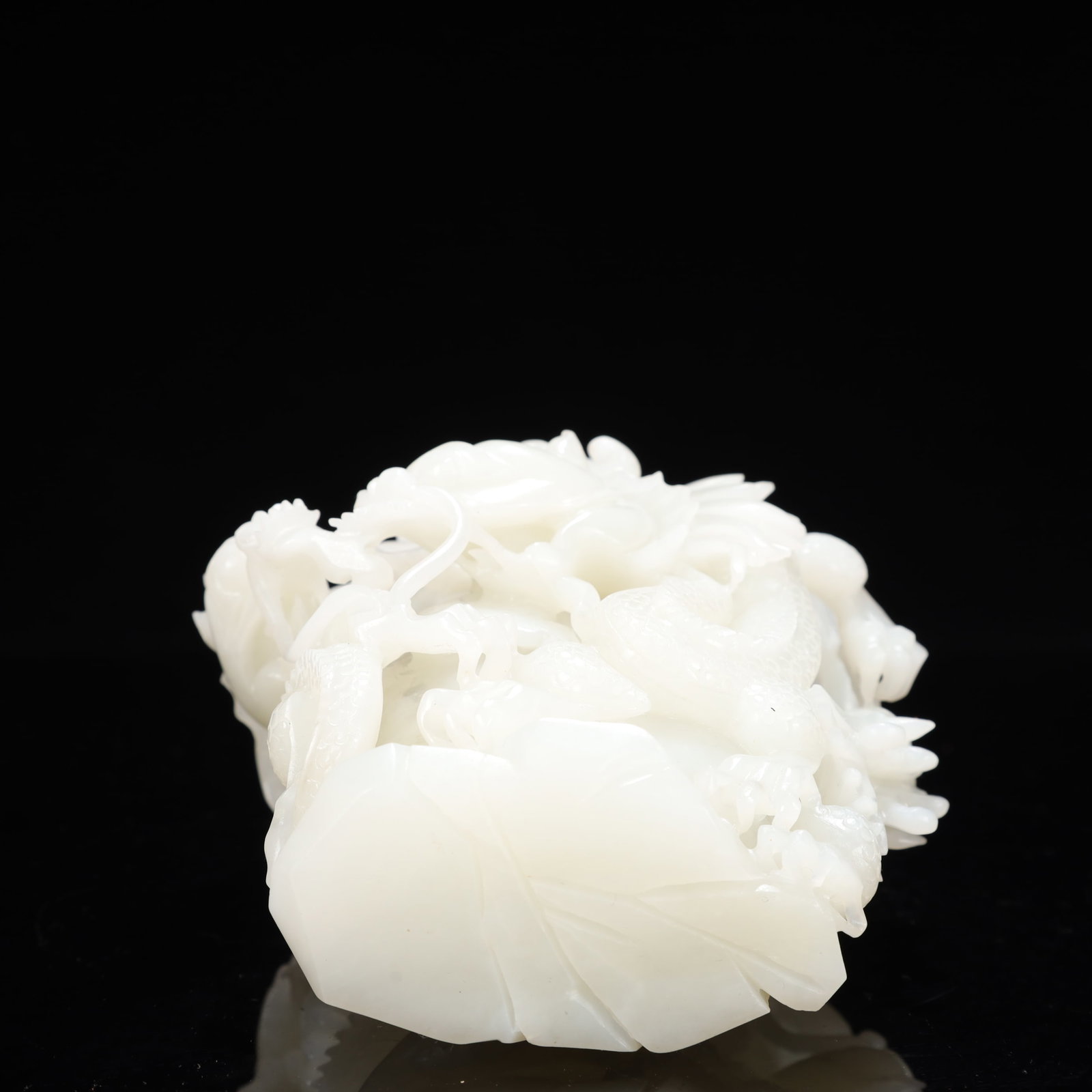 An Exquisite White Jade Dragon Pattern Bottle - 14