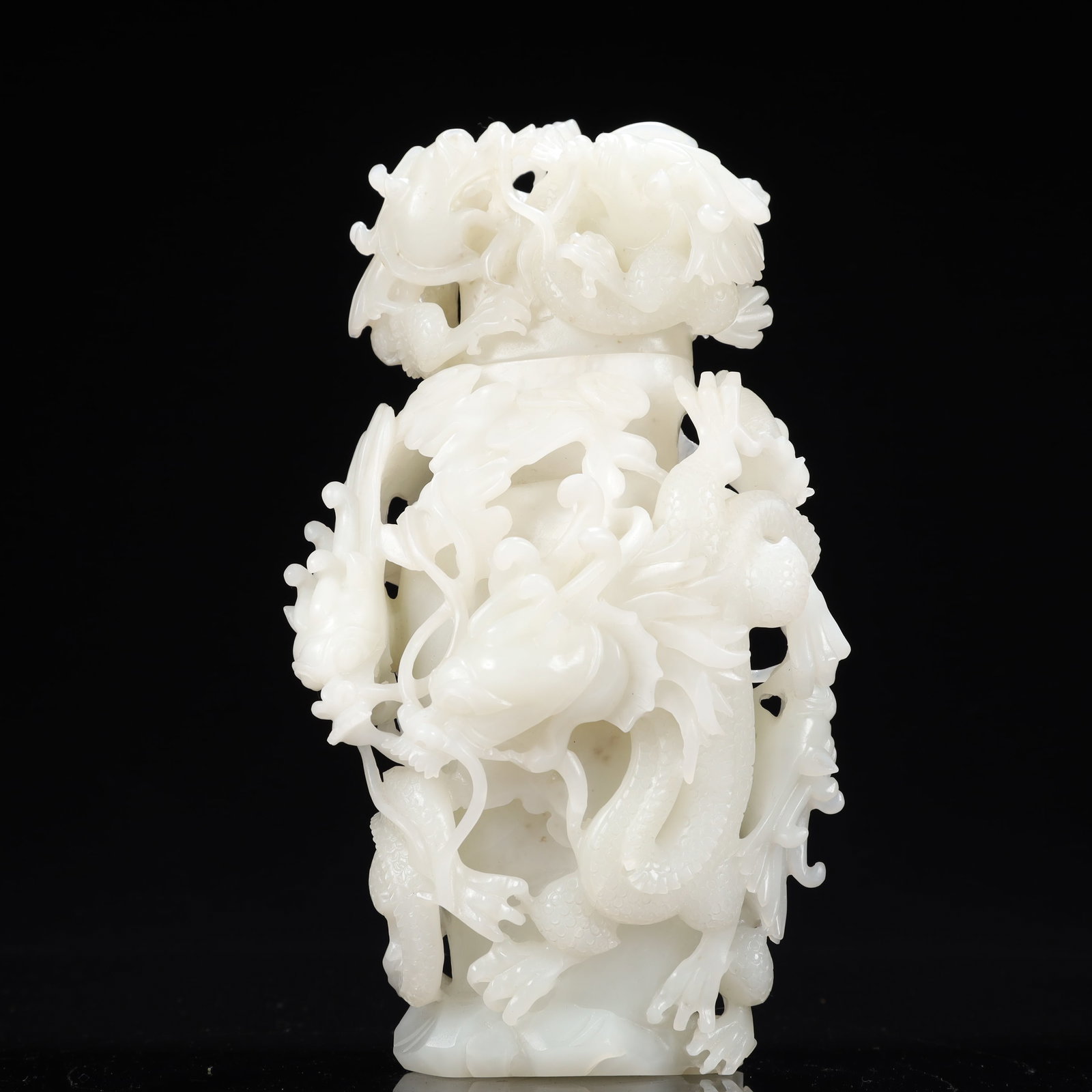 An Exquisite White Jade Dragon Pattern Bottle: An Exquisite White Jade Dragon Pattern Bottle,Qing Dynasty, China,Size:5.1inx2.8inx9.4in,Weight:1900g 白玉龙纹盖瓶,中国清代