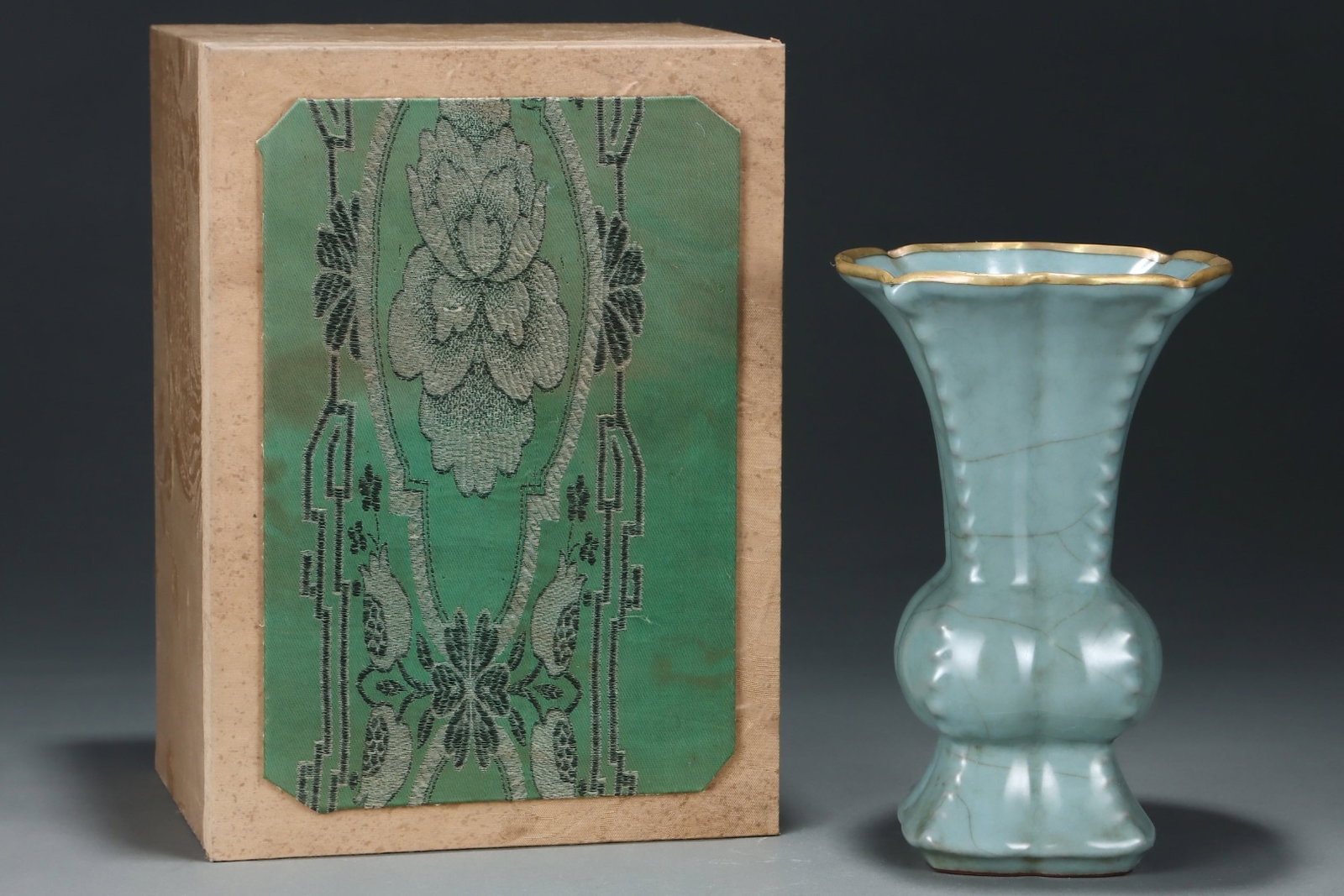 An Exquisite Guan yao Celadon Glazed Cover with Gold Vase,with an Imperial Poem by Emperor Qianlong: An Exquisite Guan yao Celadon Glazed Cover with Gold Vase,with an Imperial Poem by Emperor Qianlong,Song Dynasty,China,Size:9.6inx6.2in 官窑粉青釉金口瓶