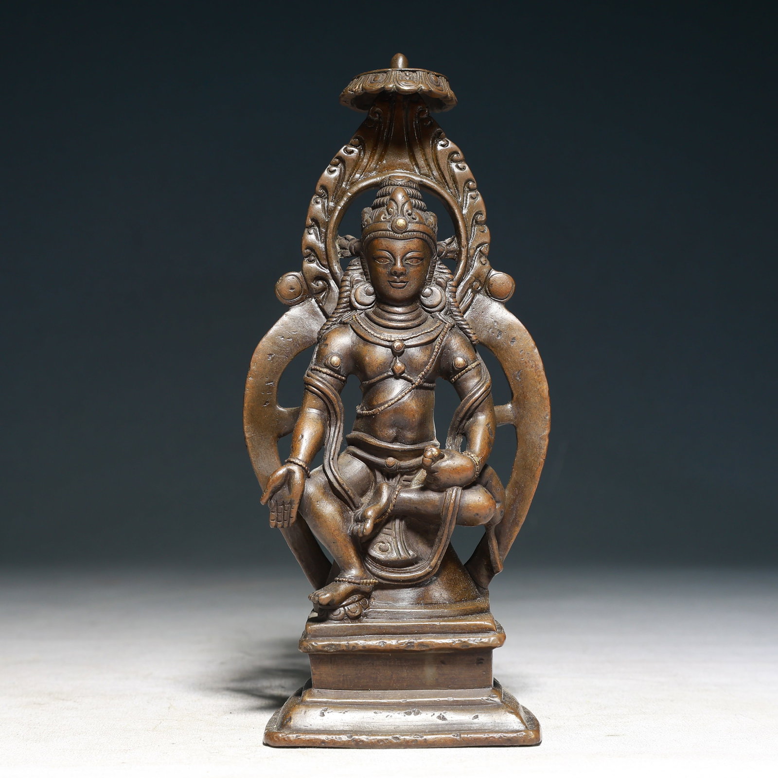 A Solemn Bronze Inlaid Silver Statue of Avalokitesvara: A Solemn Bronze Inlaid Silver Statue of Avalokitesvara,Qing Dynasty,China,Size:3.1inx2.6inx8.3in,Weight:850g 铜嵌银观音像,中国清代