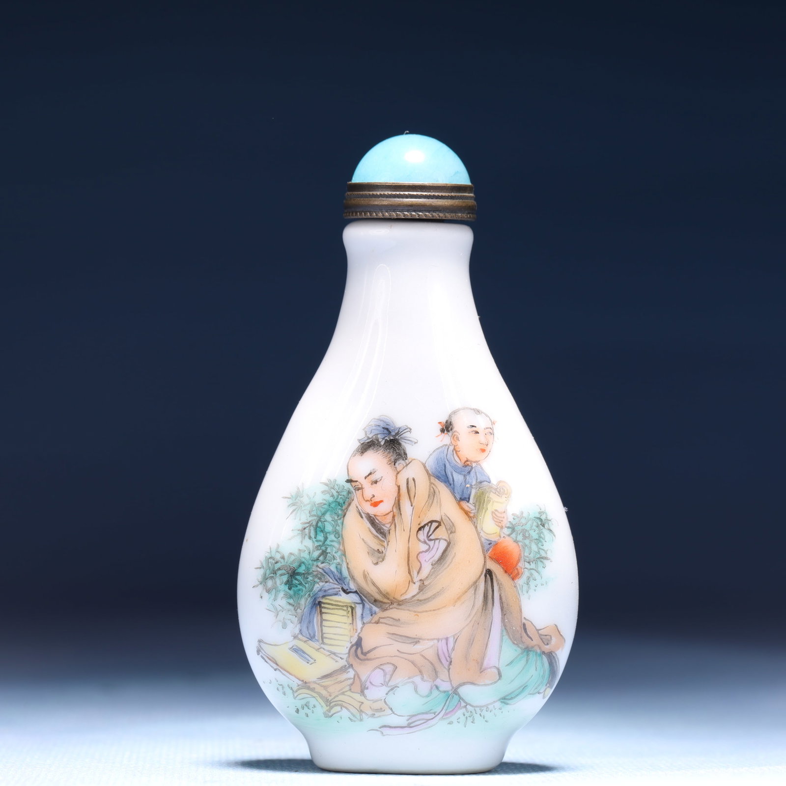 An Exquisite Enamel Character and Story Pattern Snuff Bottle: An Exquisite Enamel Character and Story Pattern Snuff Bottle,Qing Dynasty,China,With Mark,Size:2inx1inx3.3in,Weight:51g