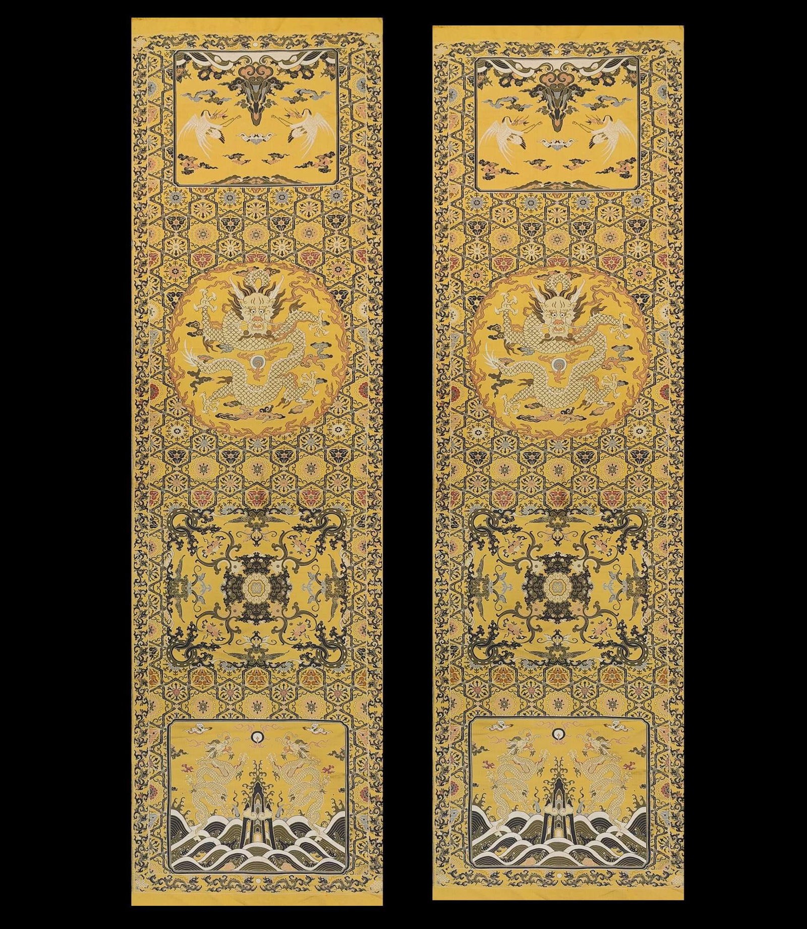 Song Jin dragon pattern Chair Shawl batch: Song brocade Chair Shawl batch with dragon pattern in the Jiaqing period of the Qing Dynasty. Size: 70.9in×20.7in. The surface of the Chair Shawl batch is made of exquisite Song brocade. On this 