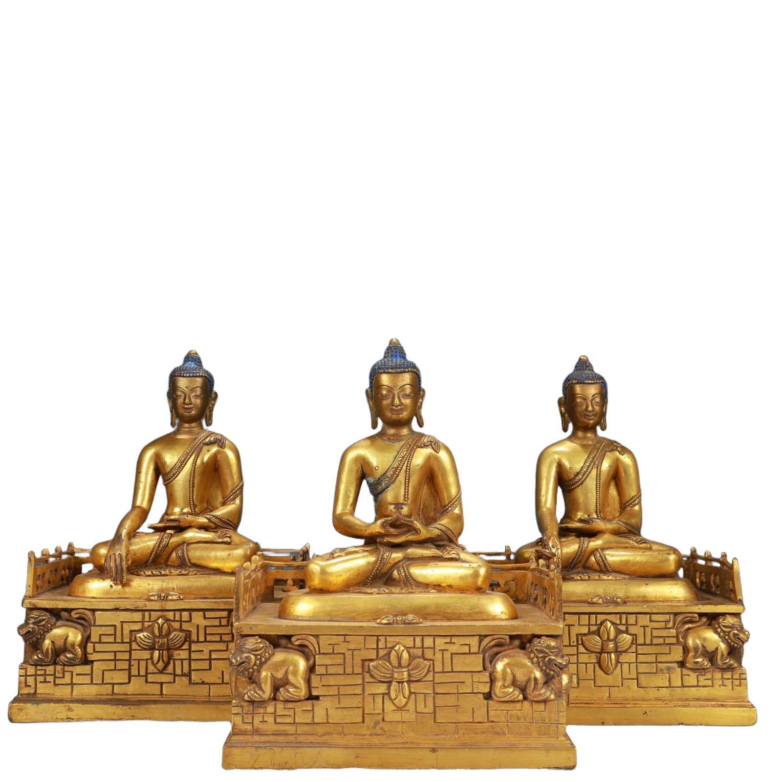A Set of Solemn Gilt Bronze Statue of Sakyamuni: A Set of Solemn Gilt Bronze Statue of Sakyamuni,Qing Dynasty, China,Size:7.5inx4.7inx9.4in,Weight:12300g 一套铜鎏金释迦摩尼像,中ࢲ
