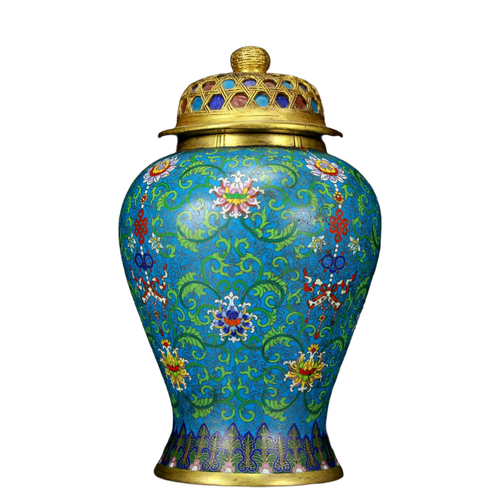 An exquisite cloisonne vase with lotus pattern and lid: An exquisite cloisonné bottle with lotus pattern and lid. The application of filigree technology makes the decoration of this collection more delicate and three-dimensional. This collectible is f
