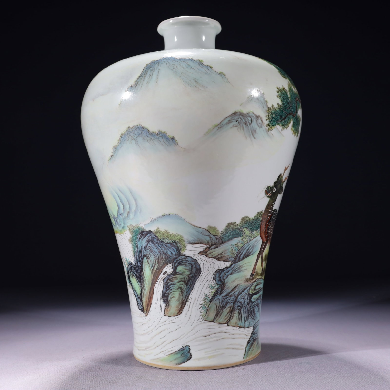 An Exquisite Enamel Kylin Pattern Vase - 6