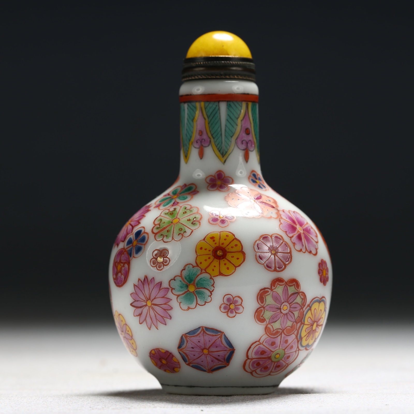 An Exquisite Enamel Flower Pattern Porcelain Snuff Bottle (1 of 5)