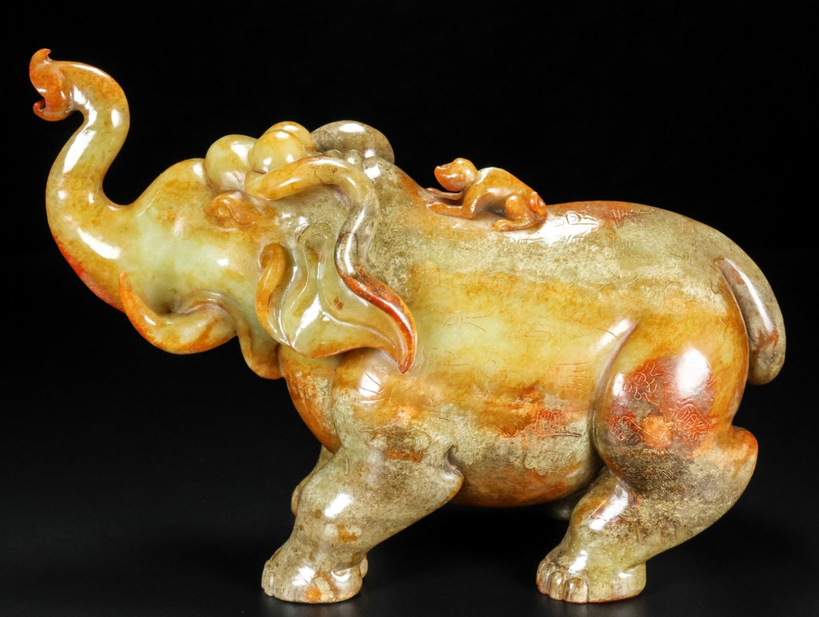 An Archaic Gaogu yu Elephant Ornament: An Archaic Gaogu yu Elephant Ornament,Ancient Time, China, Size:10.2inx4.7inx6.7in, Weight:3700g, 高古玉大象摆件,中国远古时ć