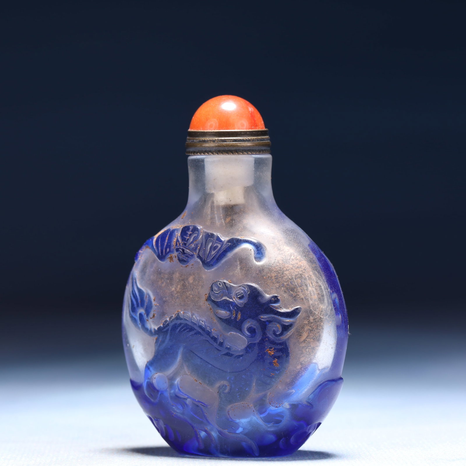 An Exquisite Glass Auspicious Beast Pattern Snuff Bottle - 2