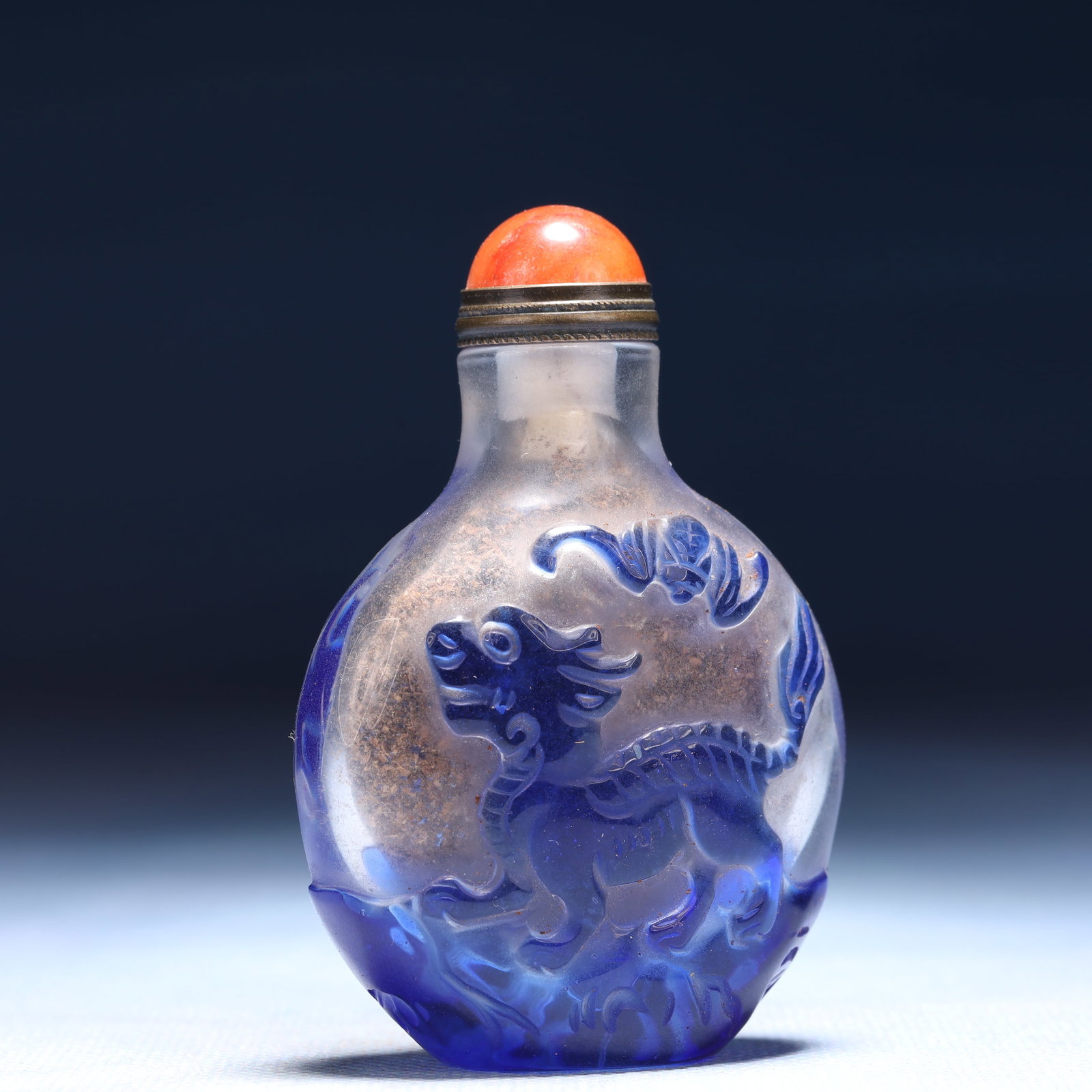 An Exquisite Glass Auspicious Beast Pattern Snuff Bottle - 3