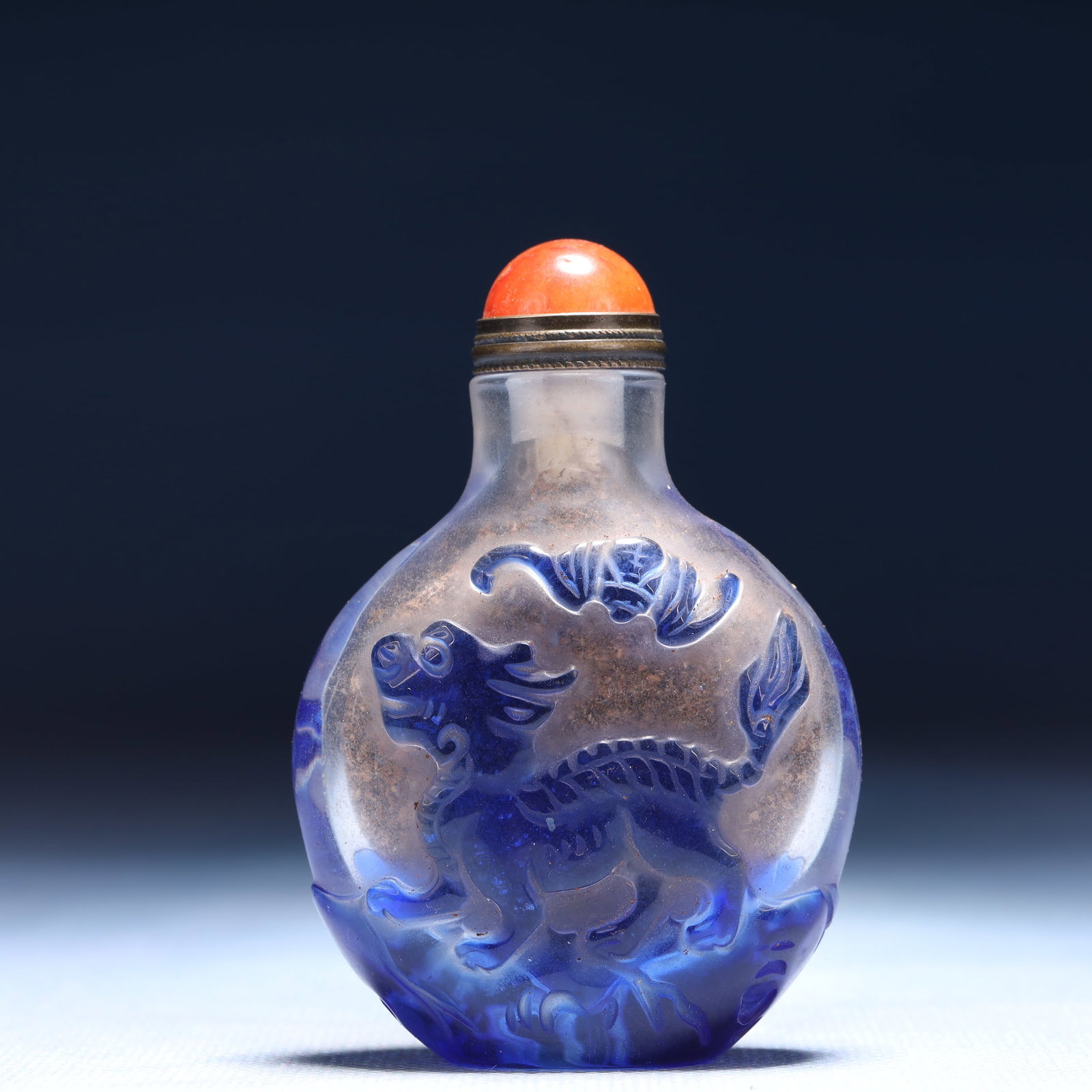 An Exquisite Glass Auspicious Beast Pattern Snuff Bottle - 4
