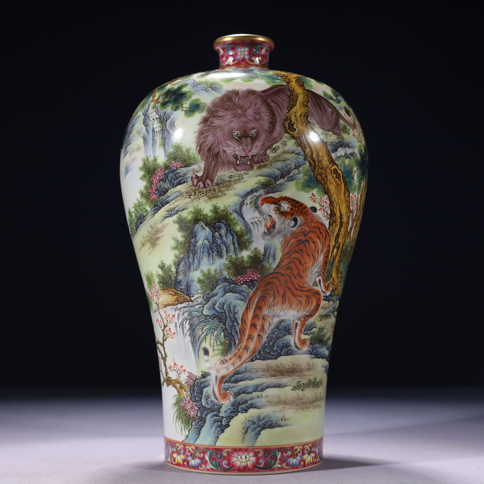 An Exquisite Enamel Painted Gold Tiger Patten Vase,with poem: An Exquisite Enamel Painted Gold Tiger Patten Vase,with poem,Qing Dynasty,China,Yongzheng Six-character Mark,Size:6.3inx13in,Weight:1900g 珐琅彩描金虎纹ல