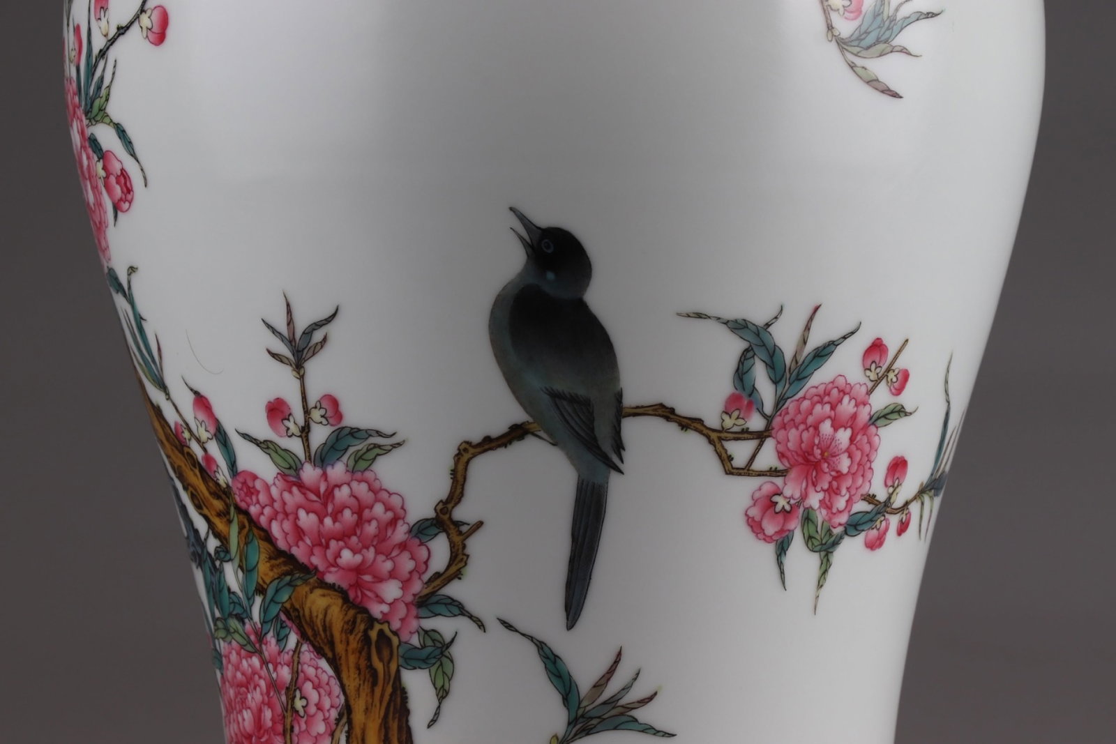 An Exquisite Famille-Rose Painted Gold Flower and Bird Pattern Vase,with poem - 4