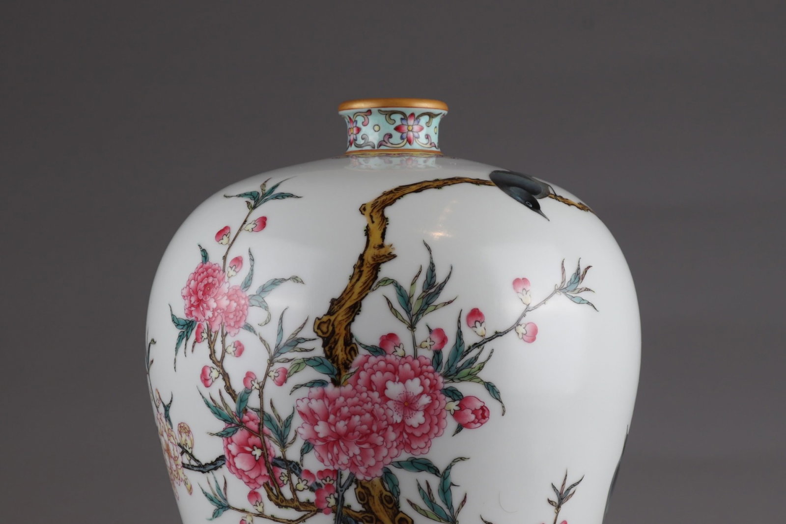 An Exquisite Famille-Rose Painted Gold Flower and Bird Pattern Vase,with poem - 5