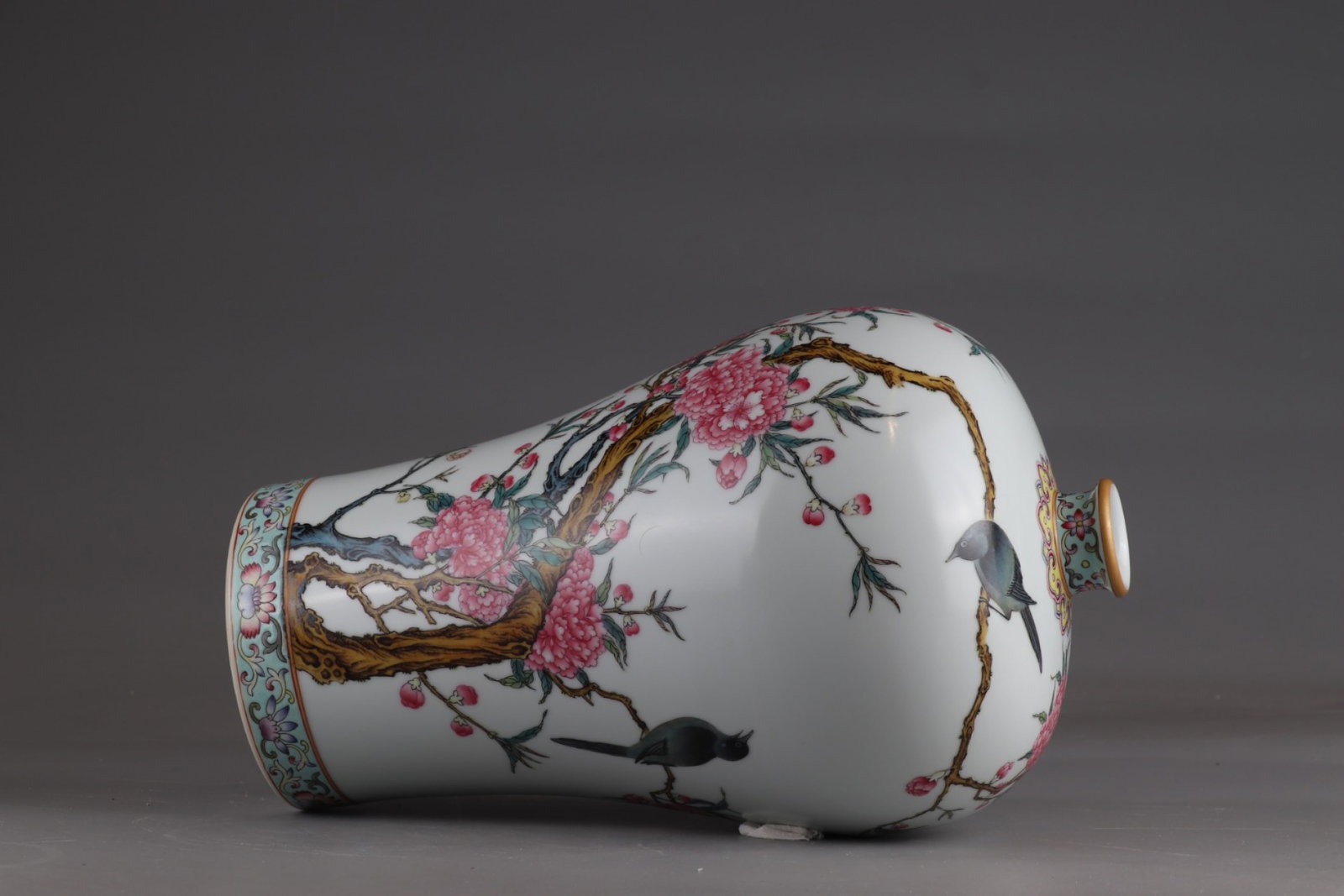 An Exquisite Famille-Rose Painted Gold Flower and Bird Pattern Vase,with poem - 7