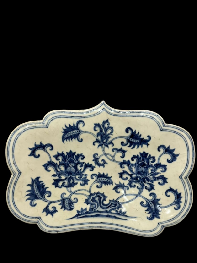 A Rare Blue and White Lotus Pattern Pillow (1 of 7)